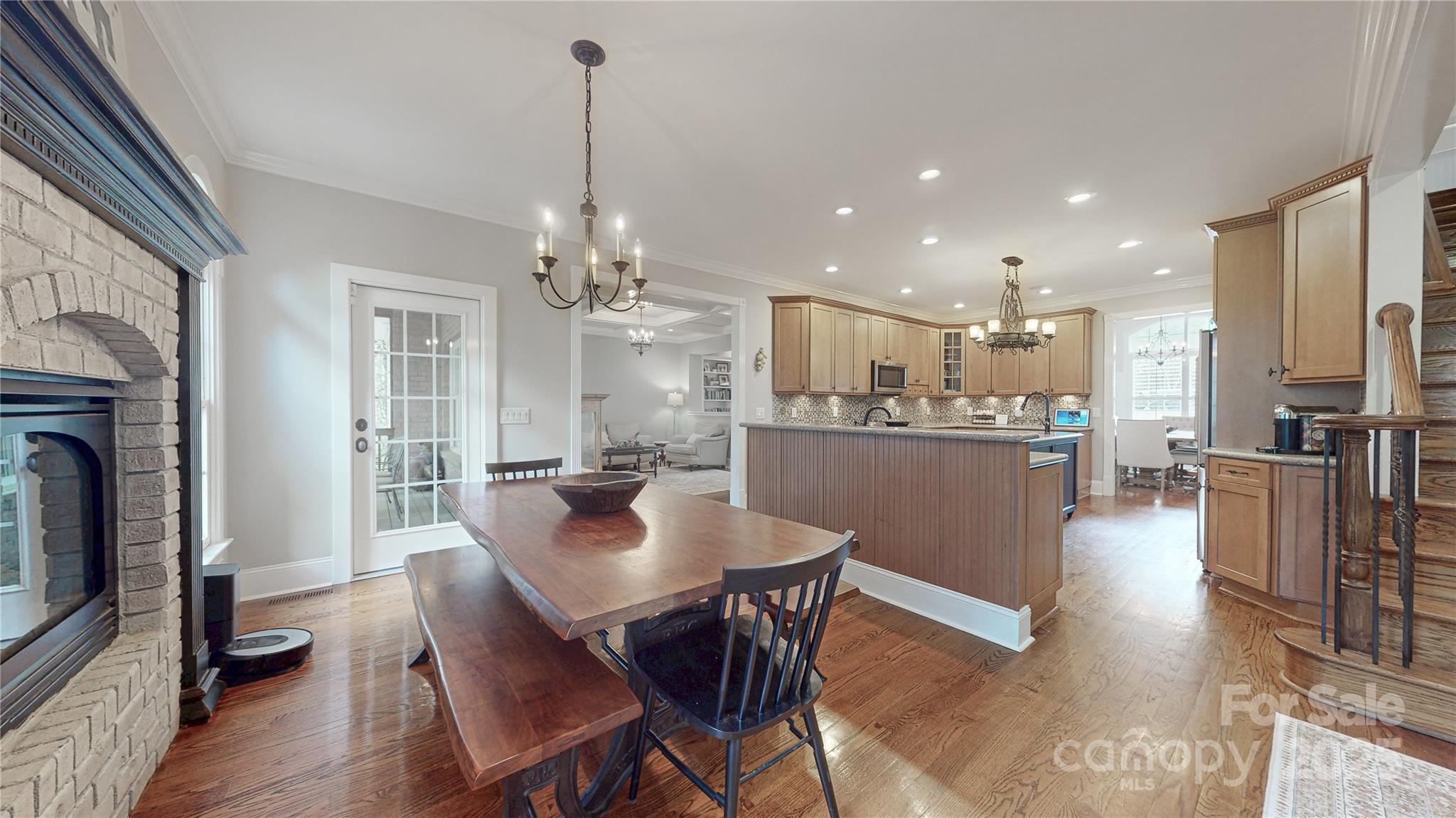 305 Caledonia Way
