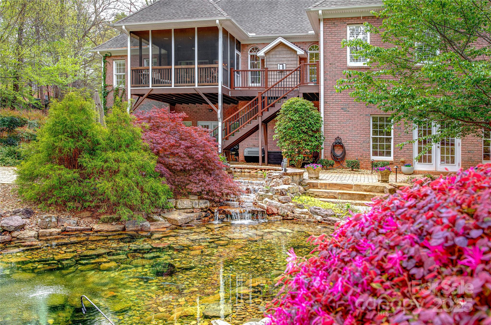 305 Caledonia Way