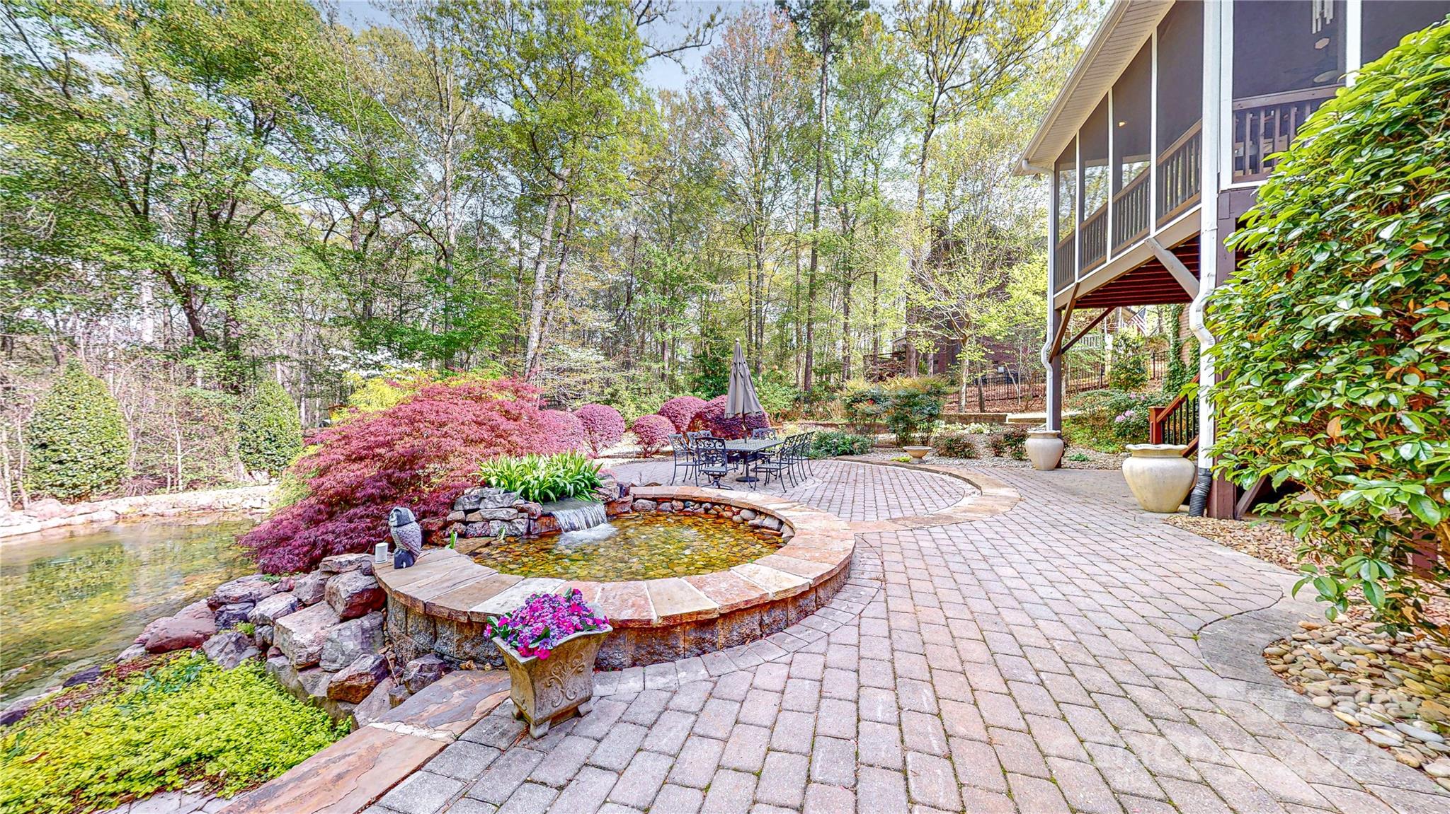 305 Caledonia Way