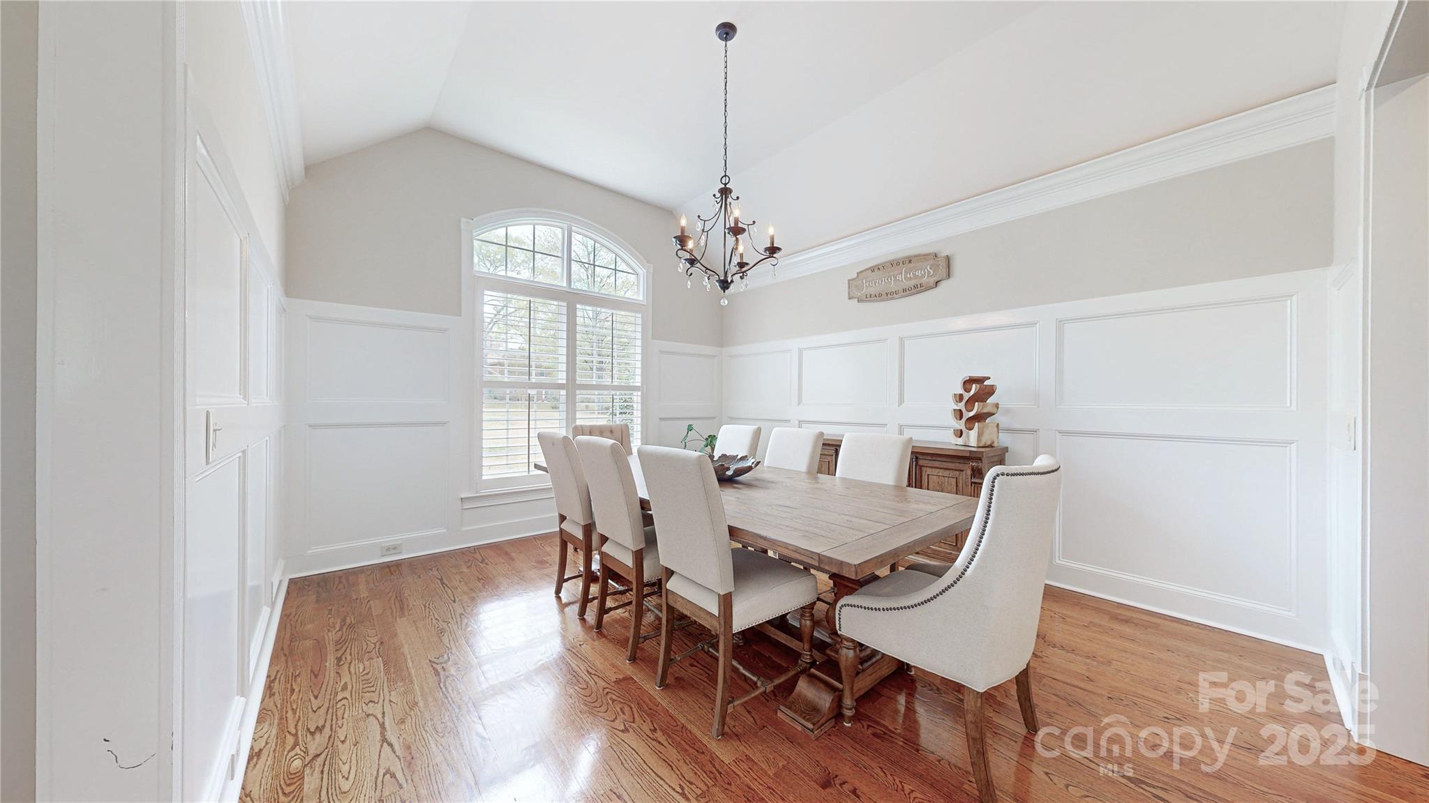 305 Caledonia Way