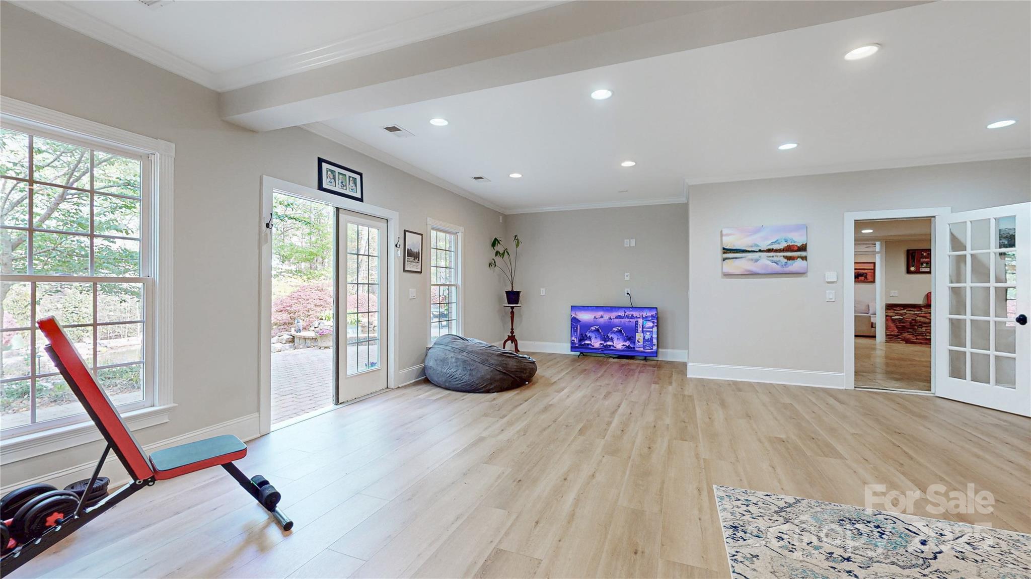 305 Caledonia Way