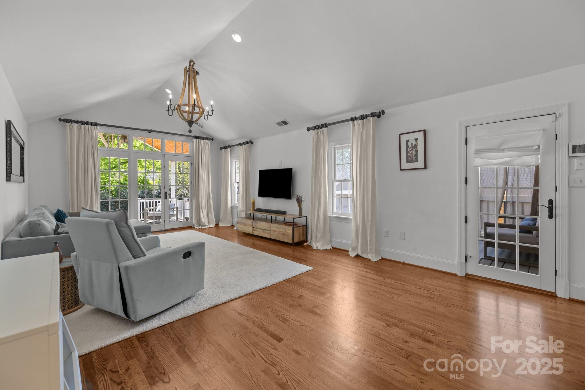 3019 Sunset Drive