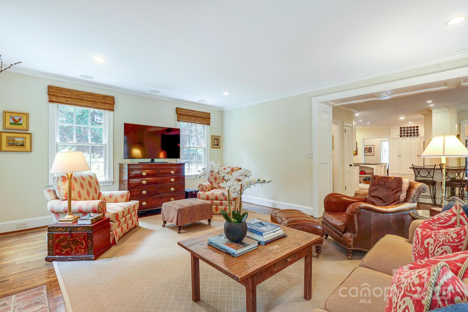 1943 S Wendover Road