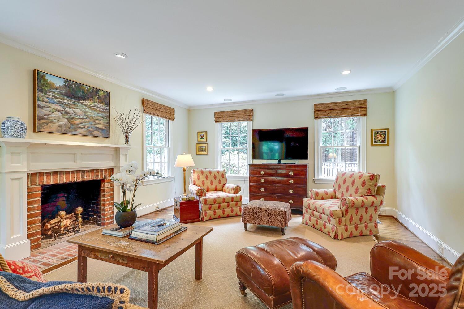 1943 S Wendover Road