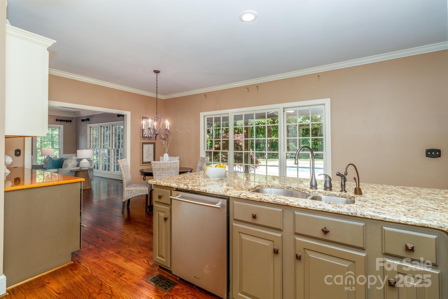 1233 Weymouth Lane