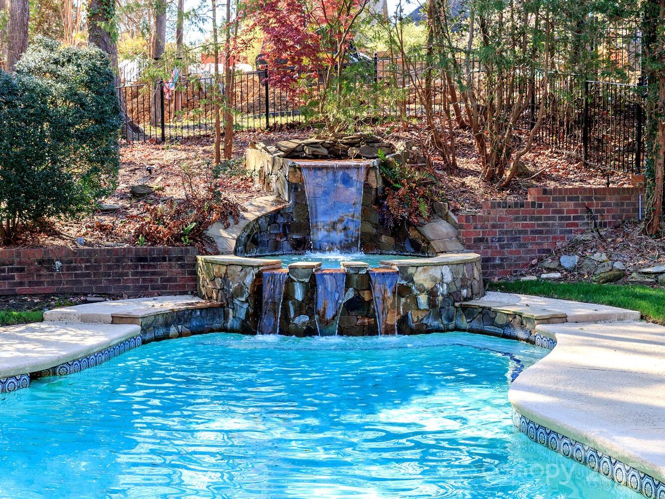 1233 Weymouth Lane