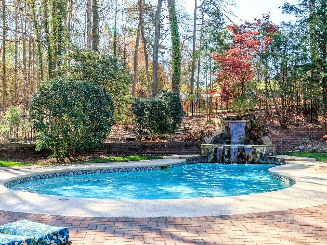 1233 Weymouth Lane
