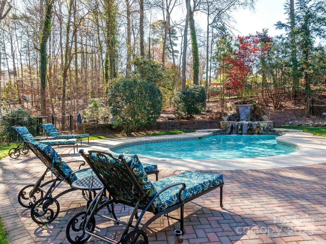 1233 Weymouth Lane