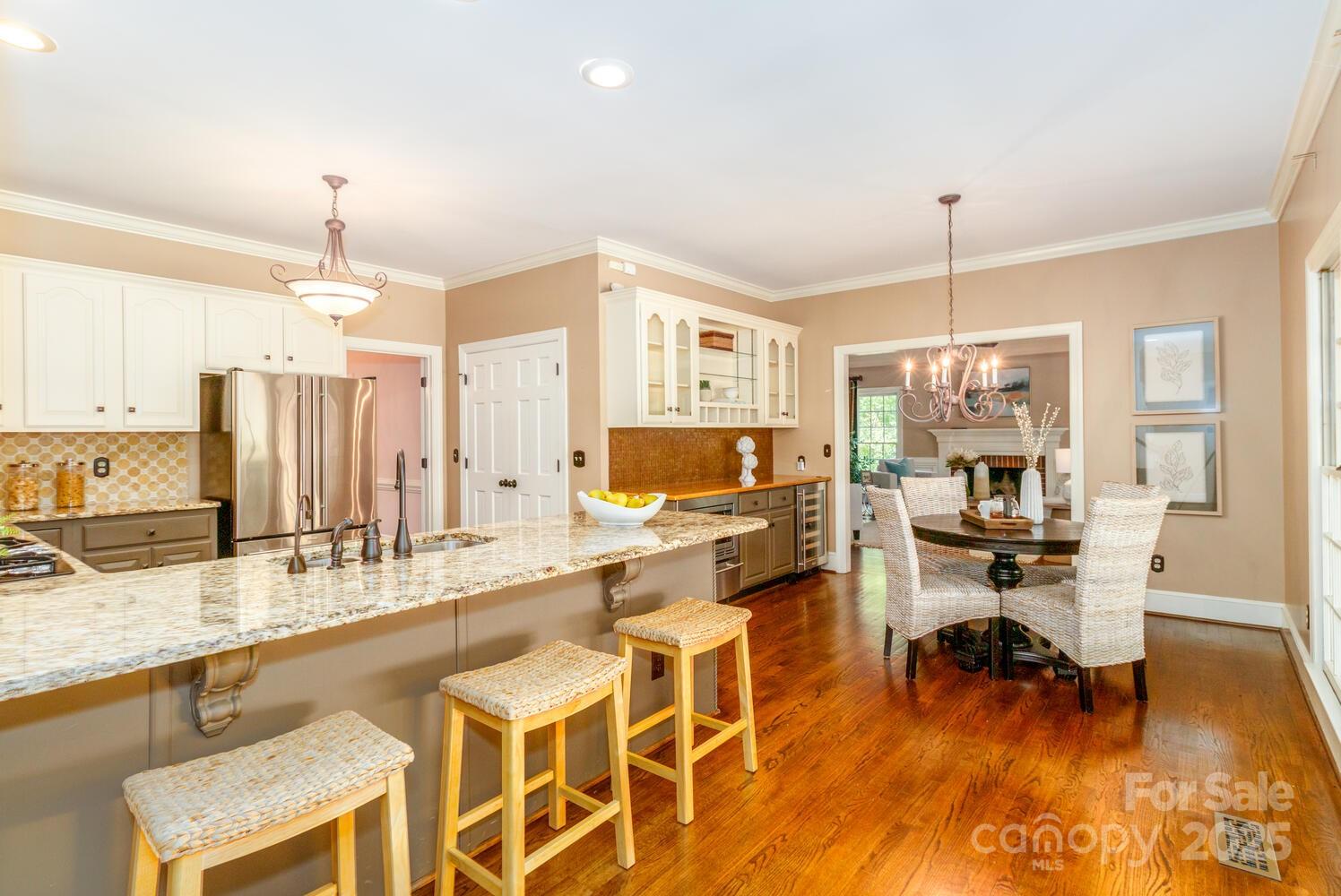 1233 Weymouth Lane