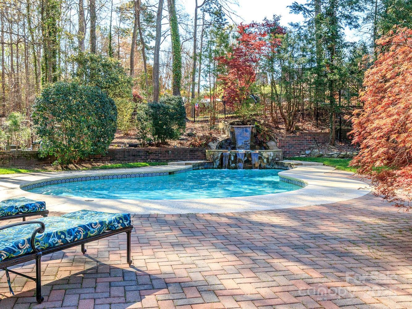 1233 Weymouth Lane