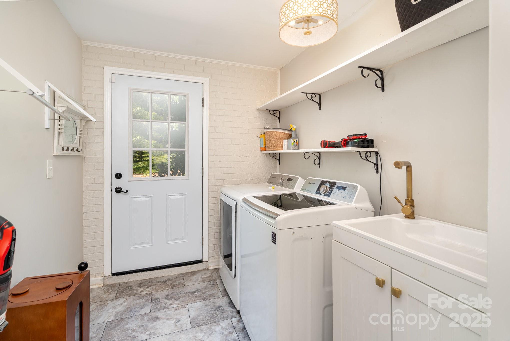 1043 Nancy Drive
