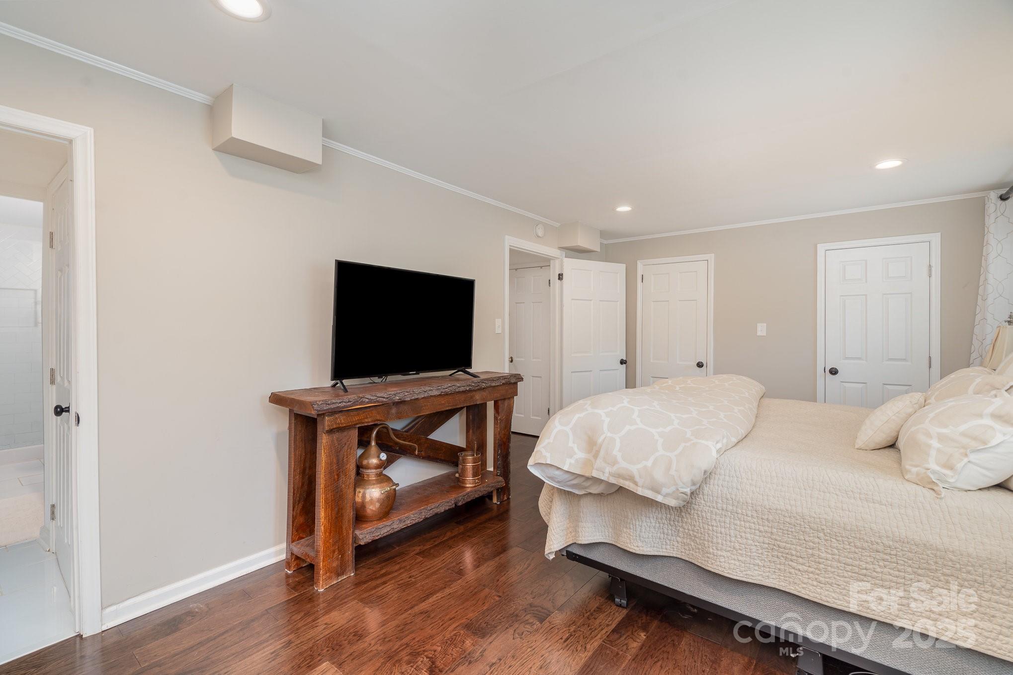 1043 Nancy Drive