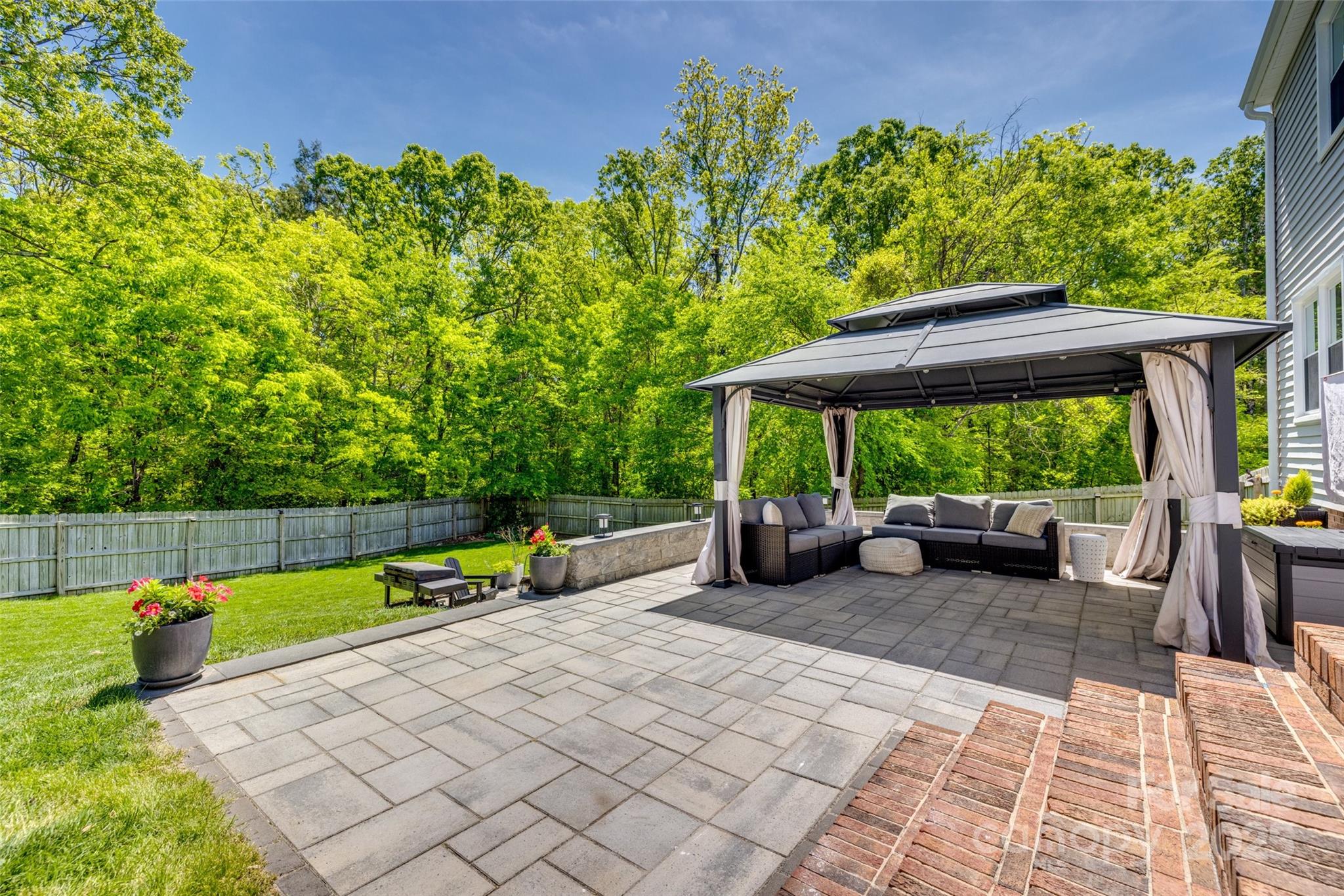 7300 Chatterbird Court