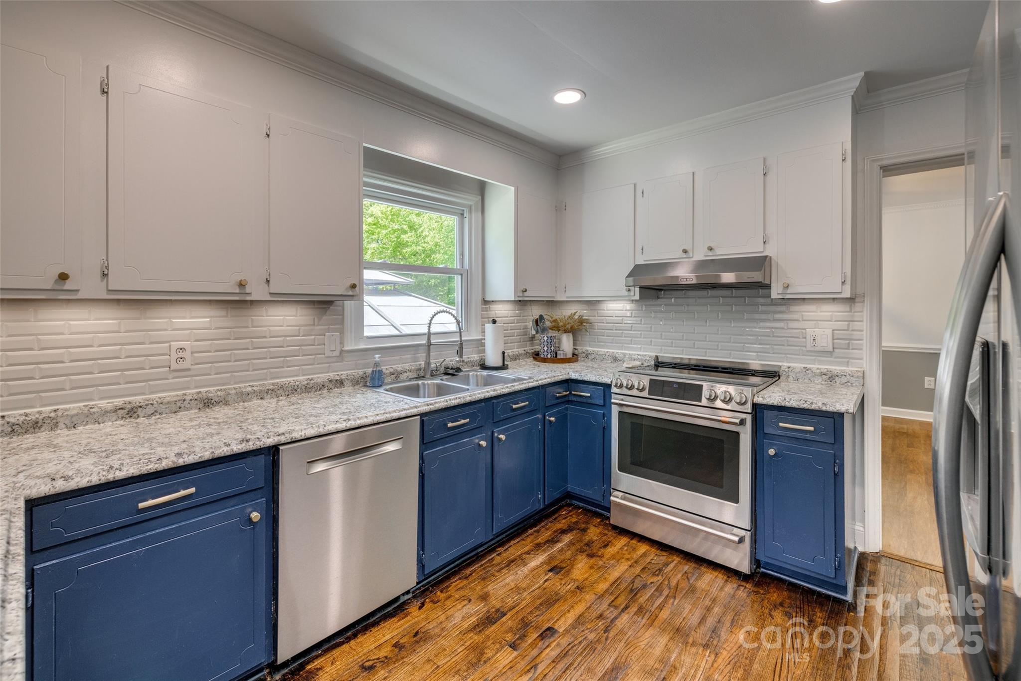 7300 Chatterbird Court