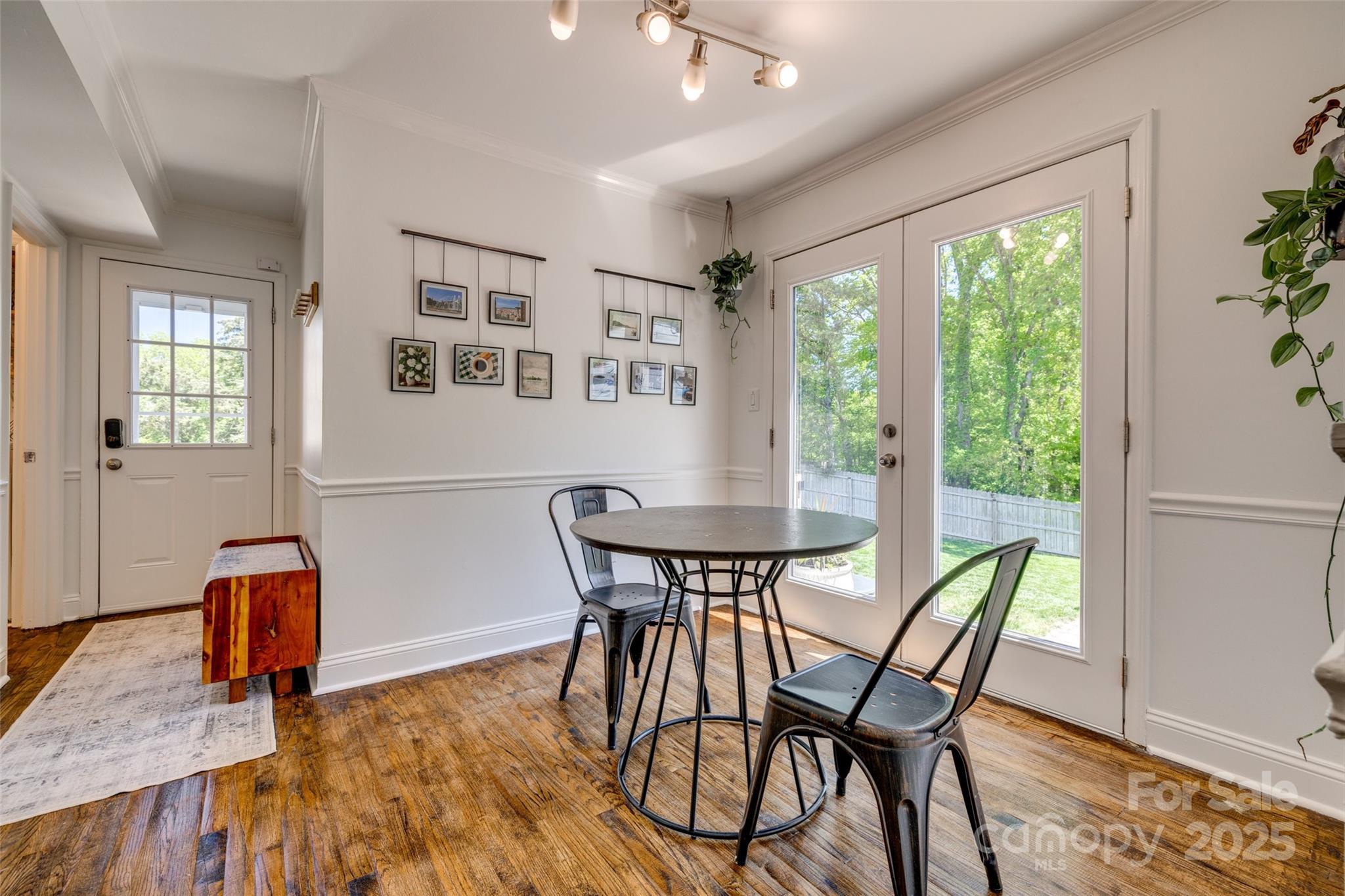 7300 Chatterbird Court
