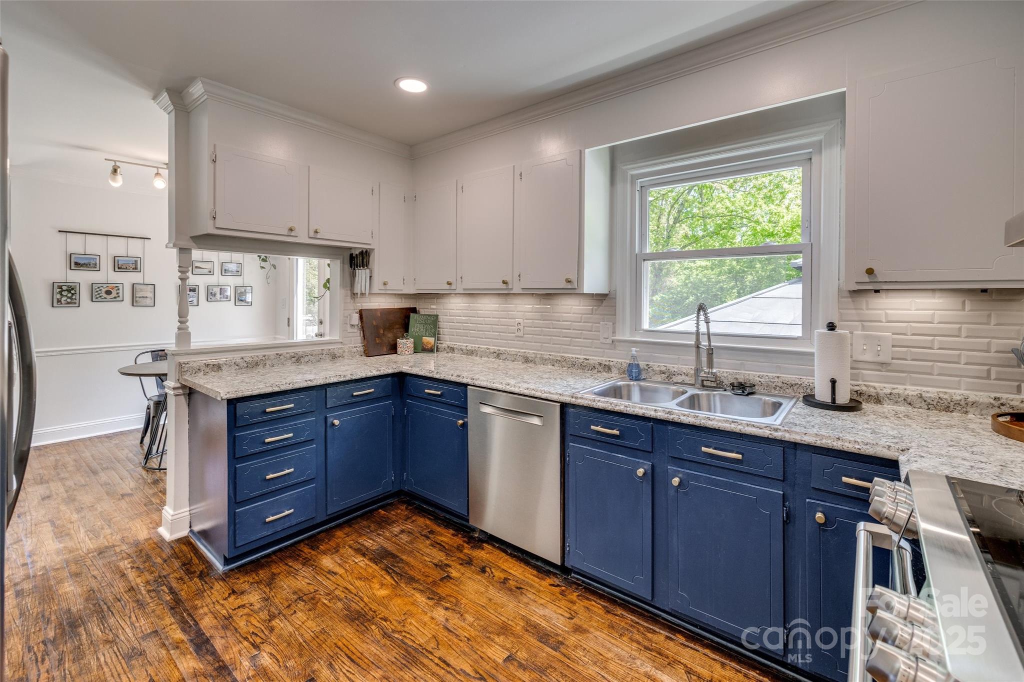 7300 Chatterbird Court