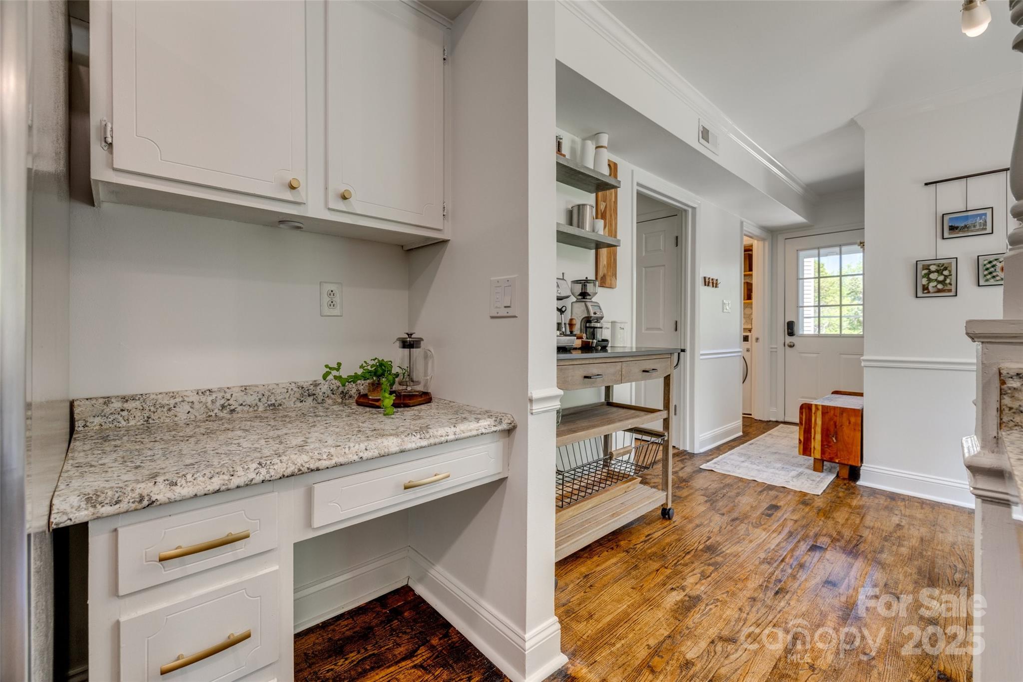 7300 Chatterbird Court