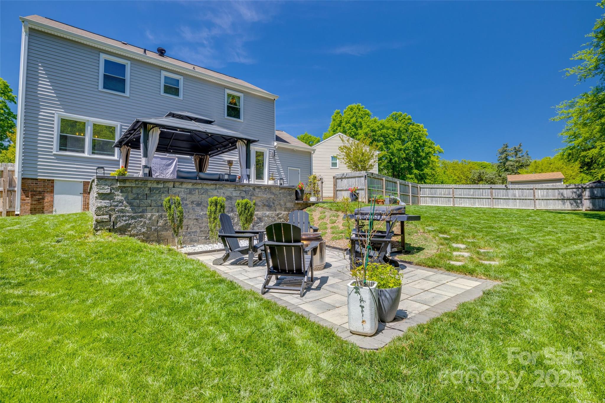 7300 Chatterbird Court