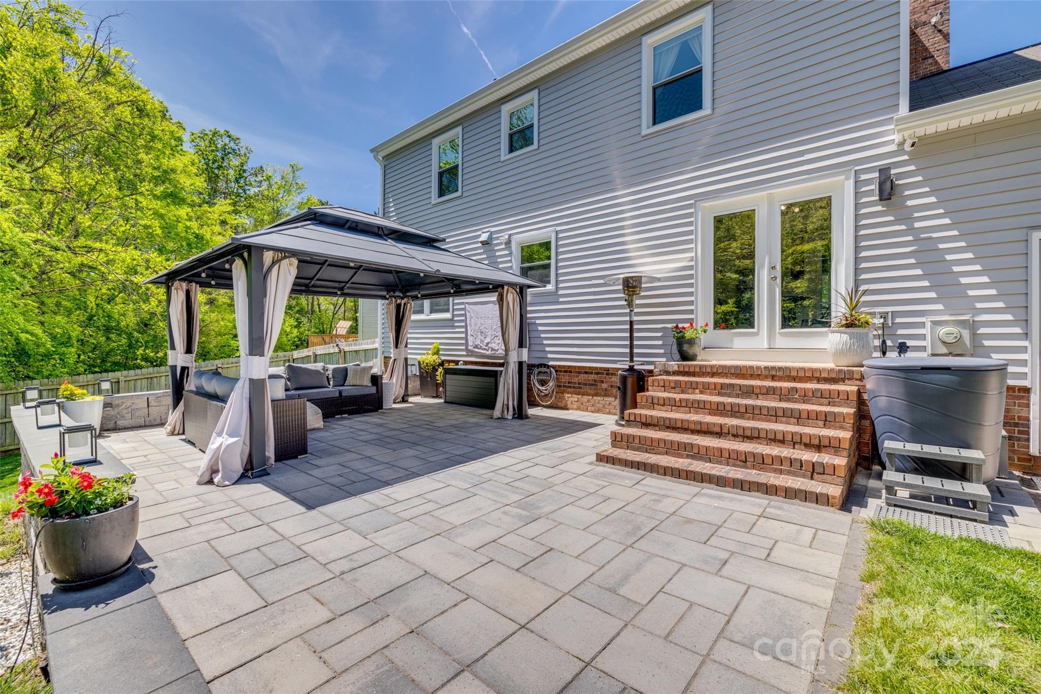 7300 Chatterbird Court