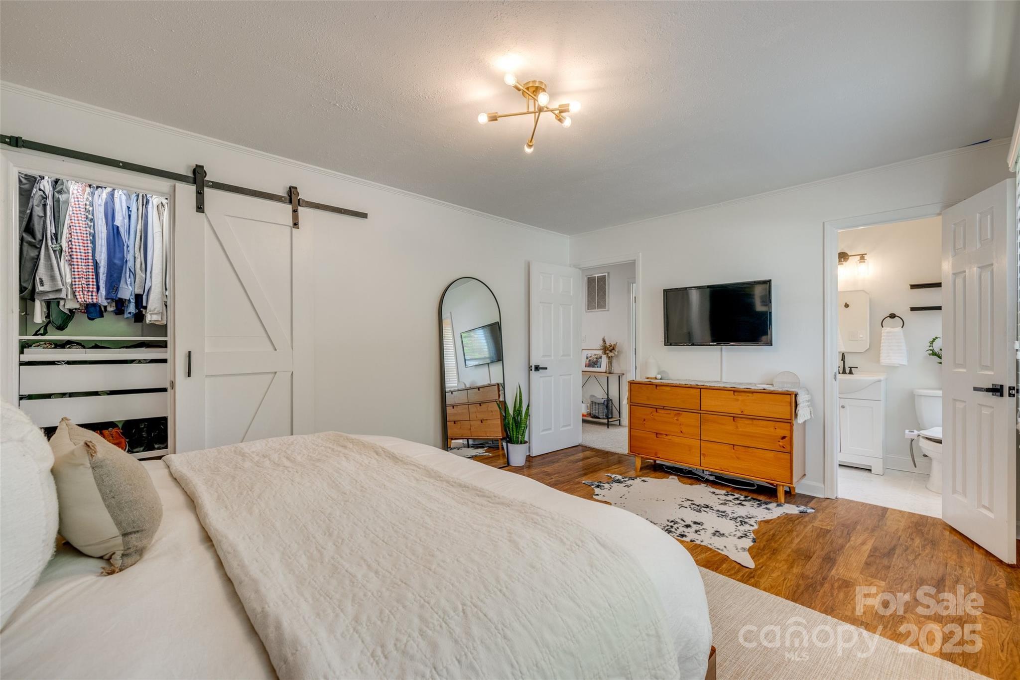 7300 Chatterbird Court