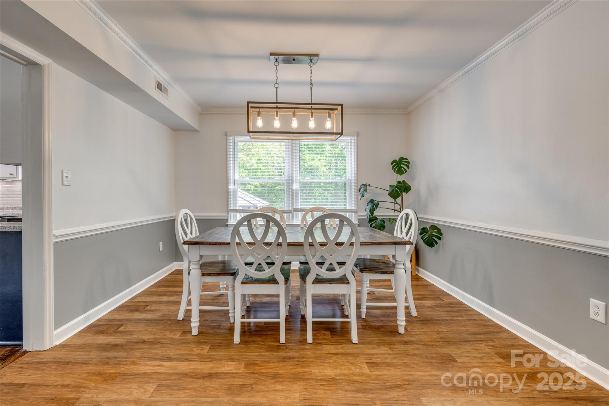 7300 Chatterbird Court