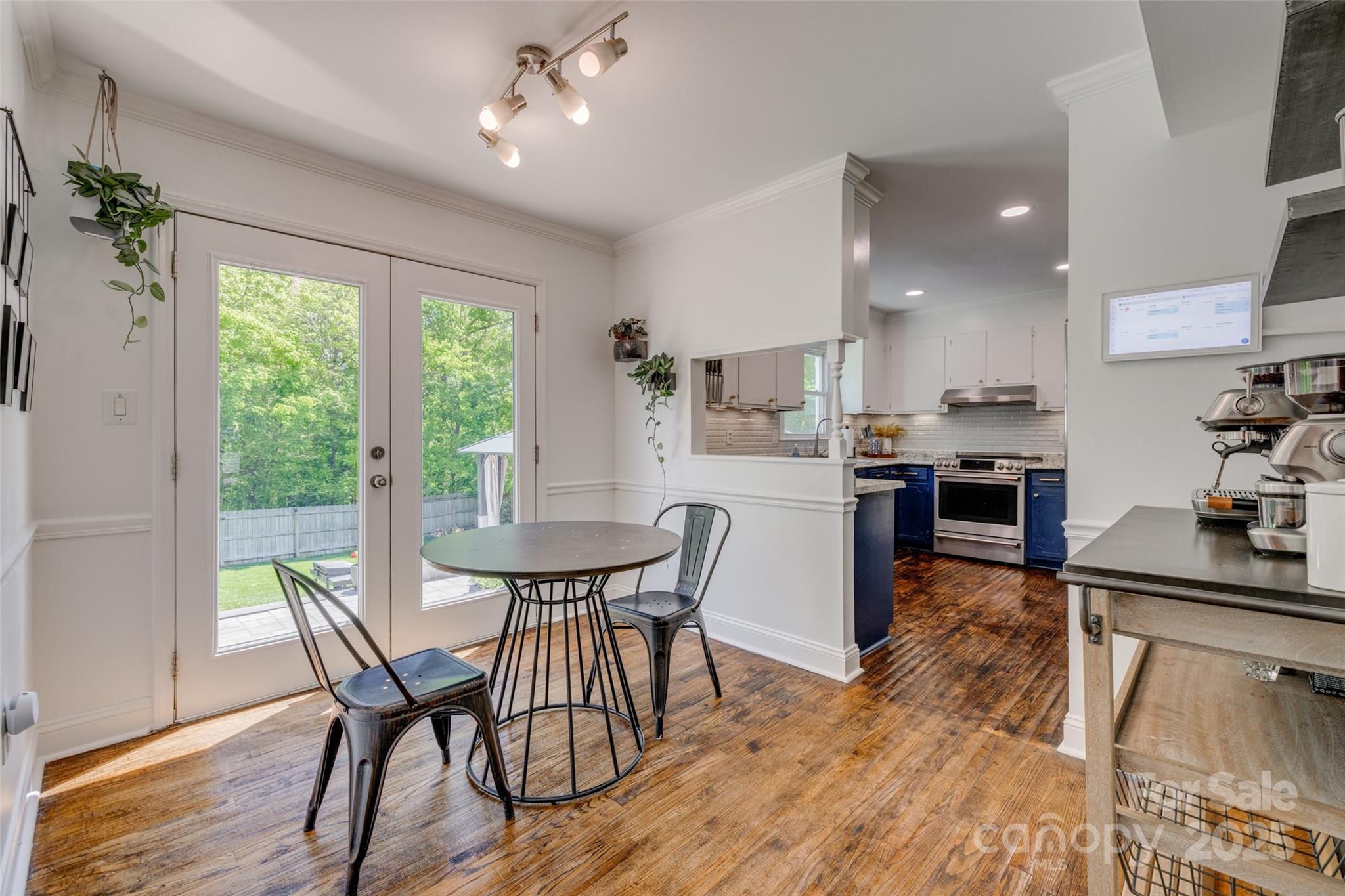 7300 Chatterbird Court