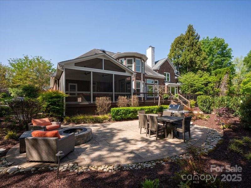 5809 Woodleigh Oaks Drive