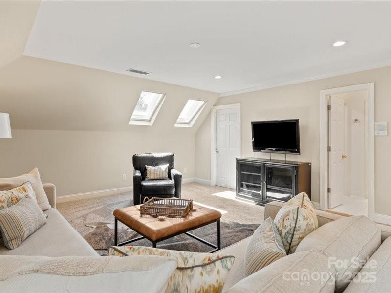 5809 Woodleigh Oaks Drive