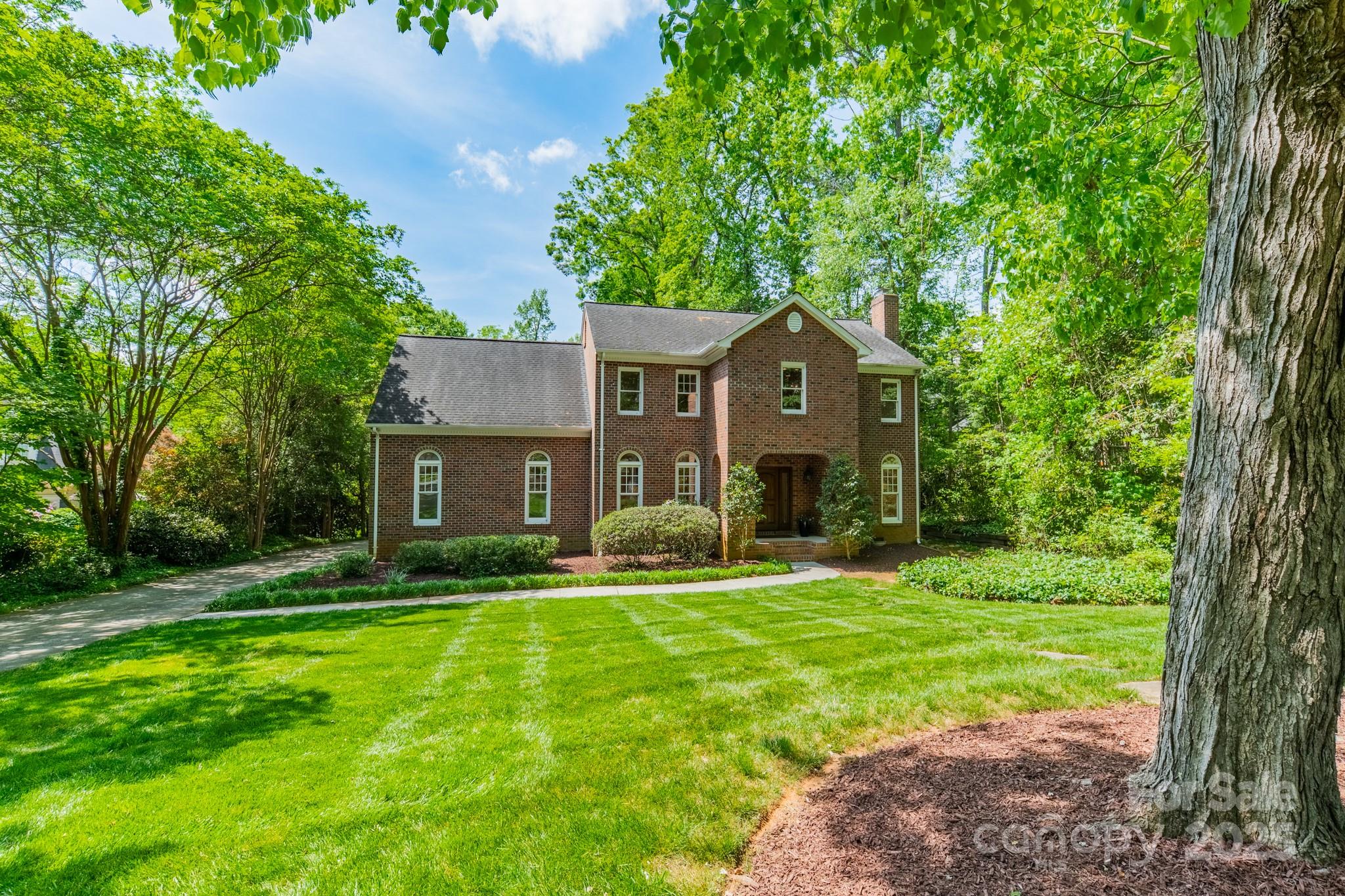 3233 Sunnymede Lane
