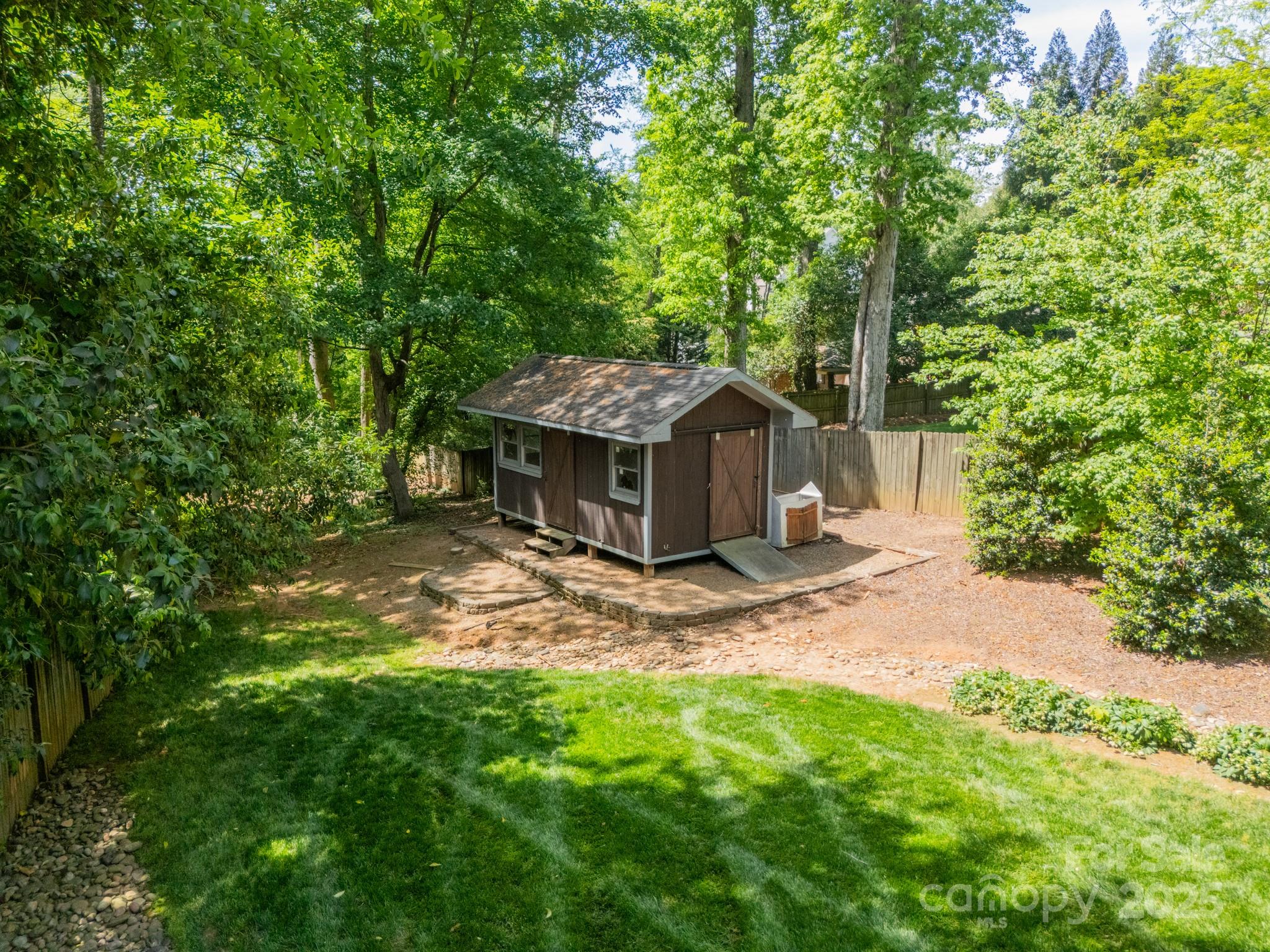3233 Sunnymede Lane