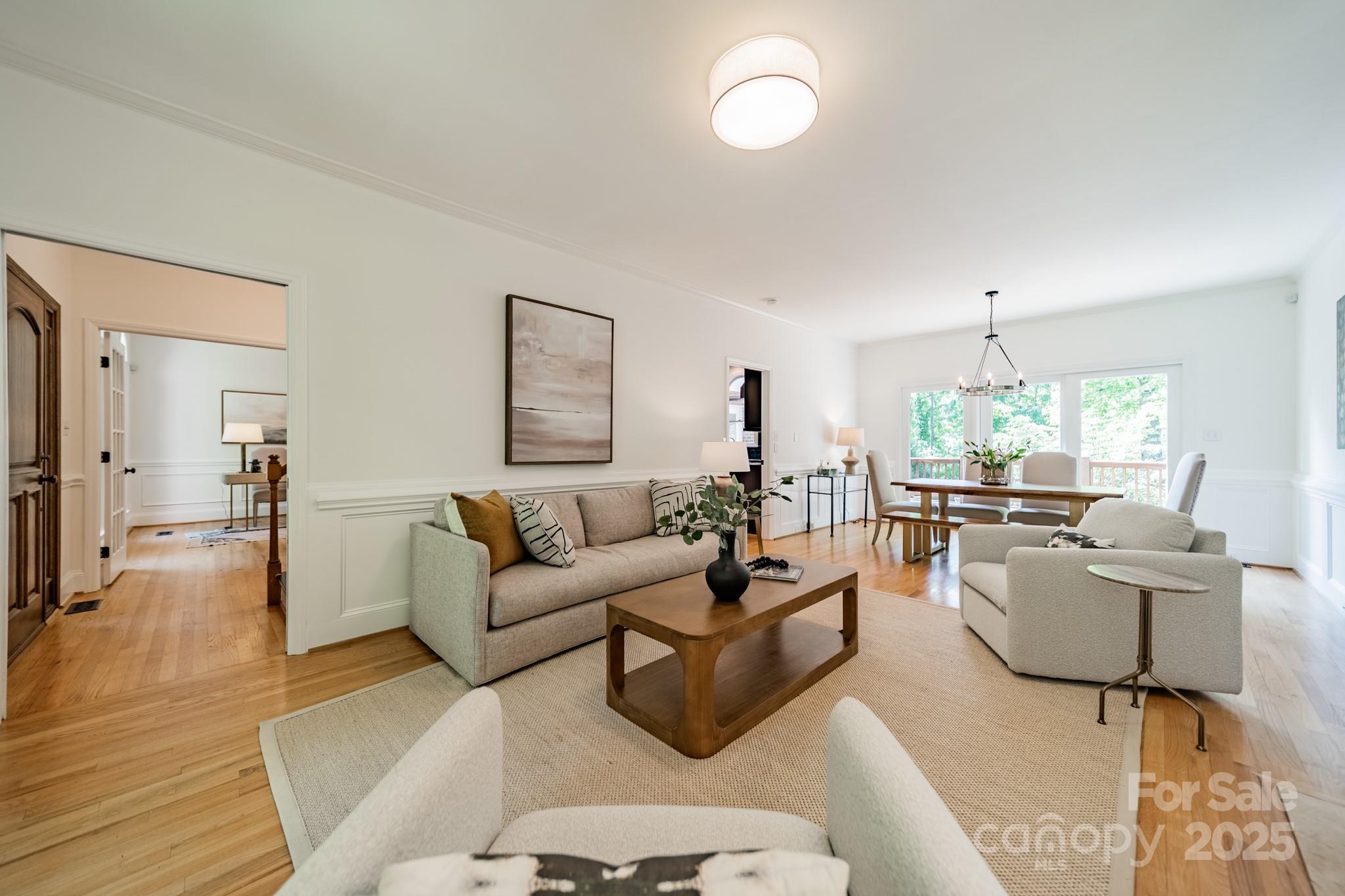 3233 Sunnymede Lane