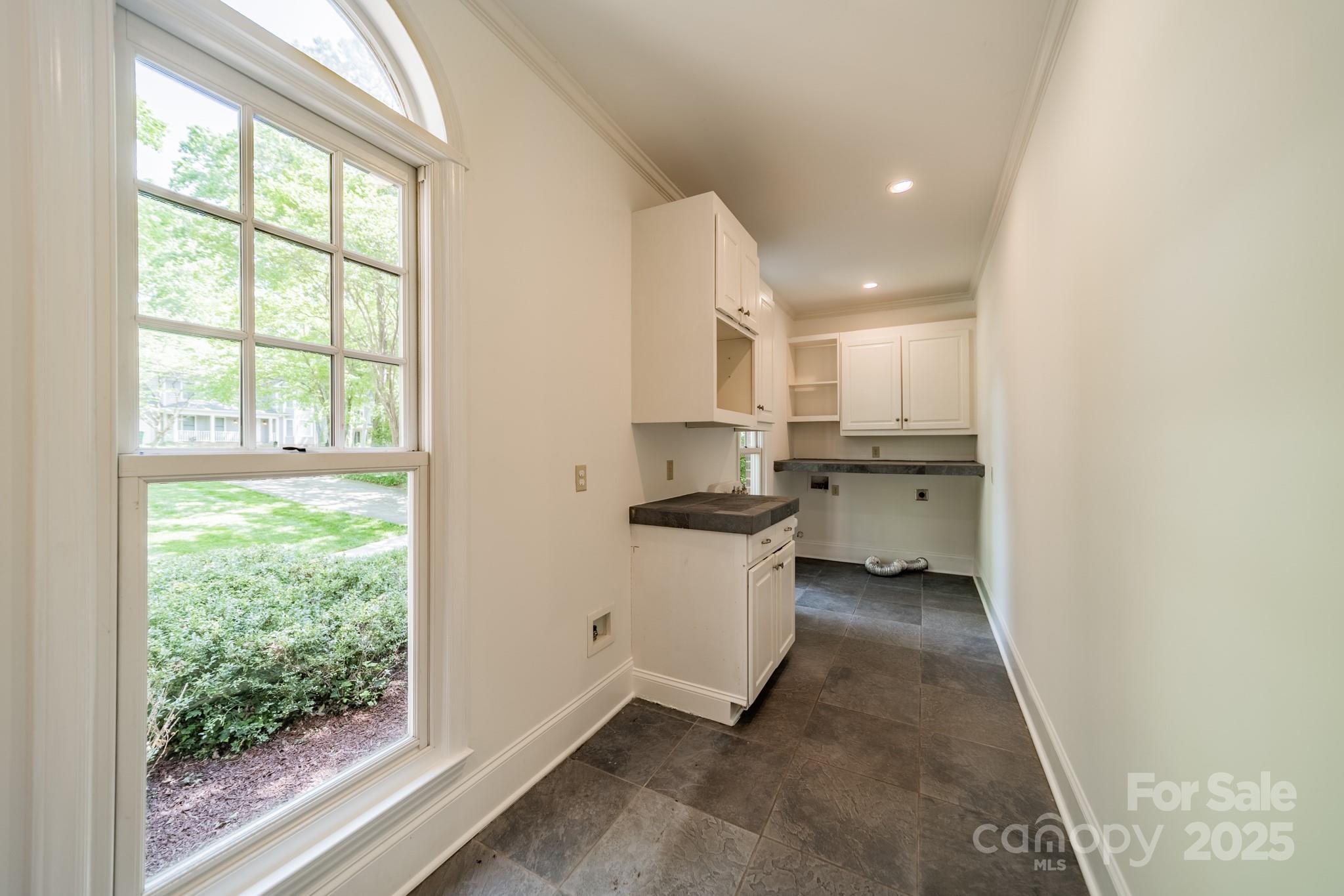 3233 Sunnymede Lane