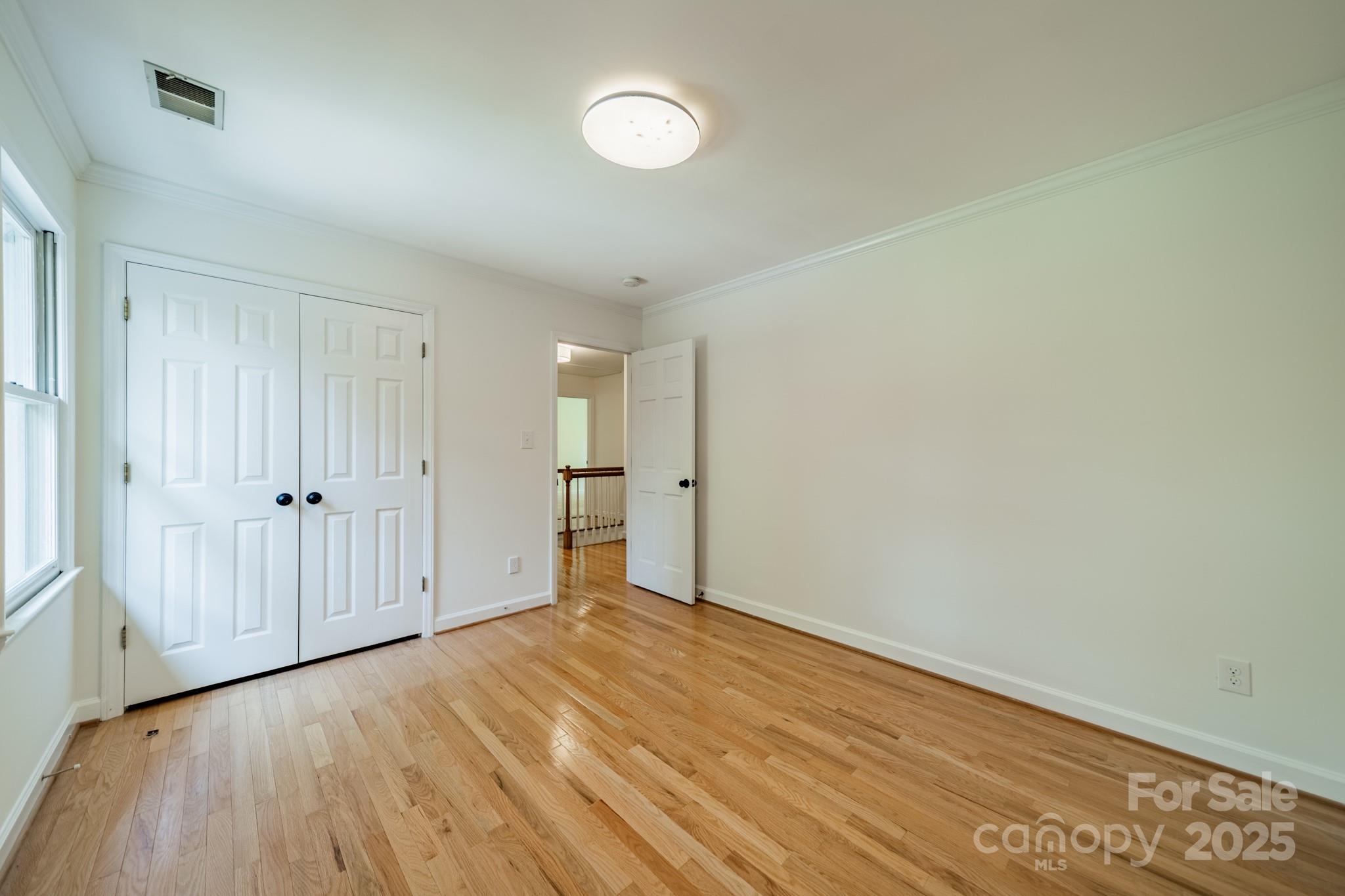 3233 Sunnymede Lane