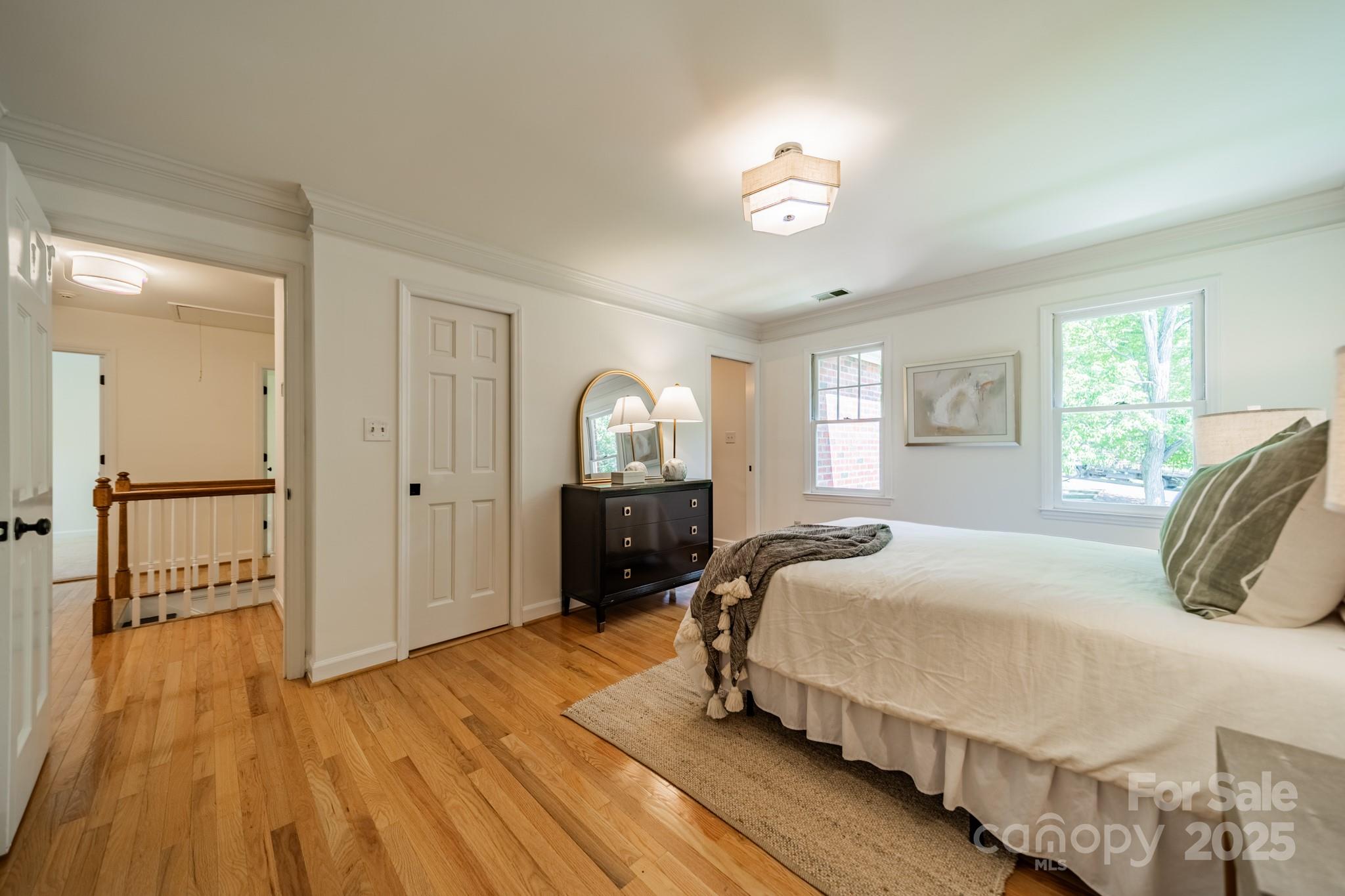 3233 Sunnymede Lane