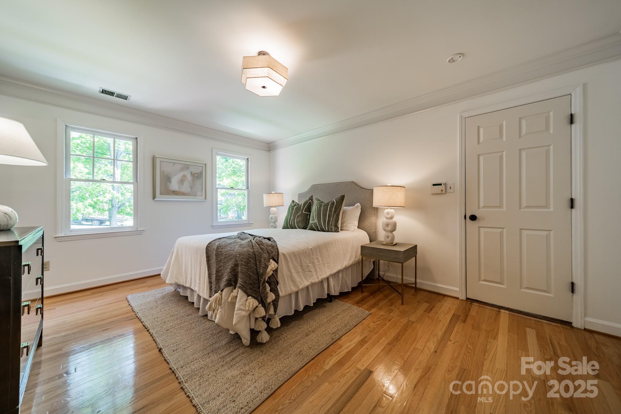 3233 Sunnymede Lane