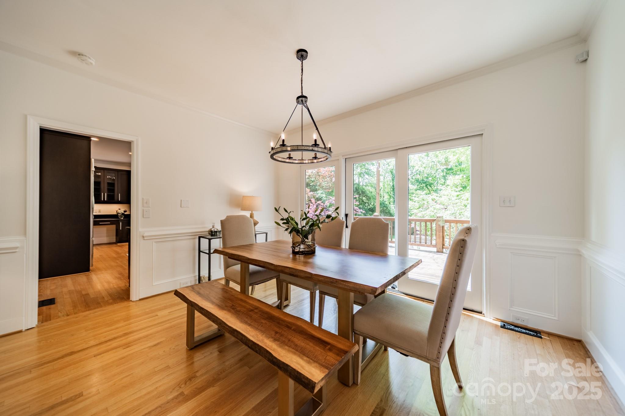 3233 Sunnymede Lane