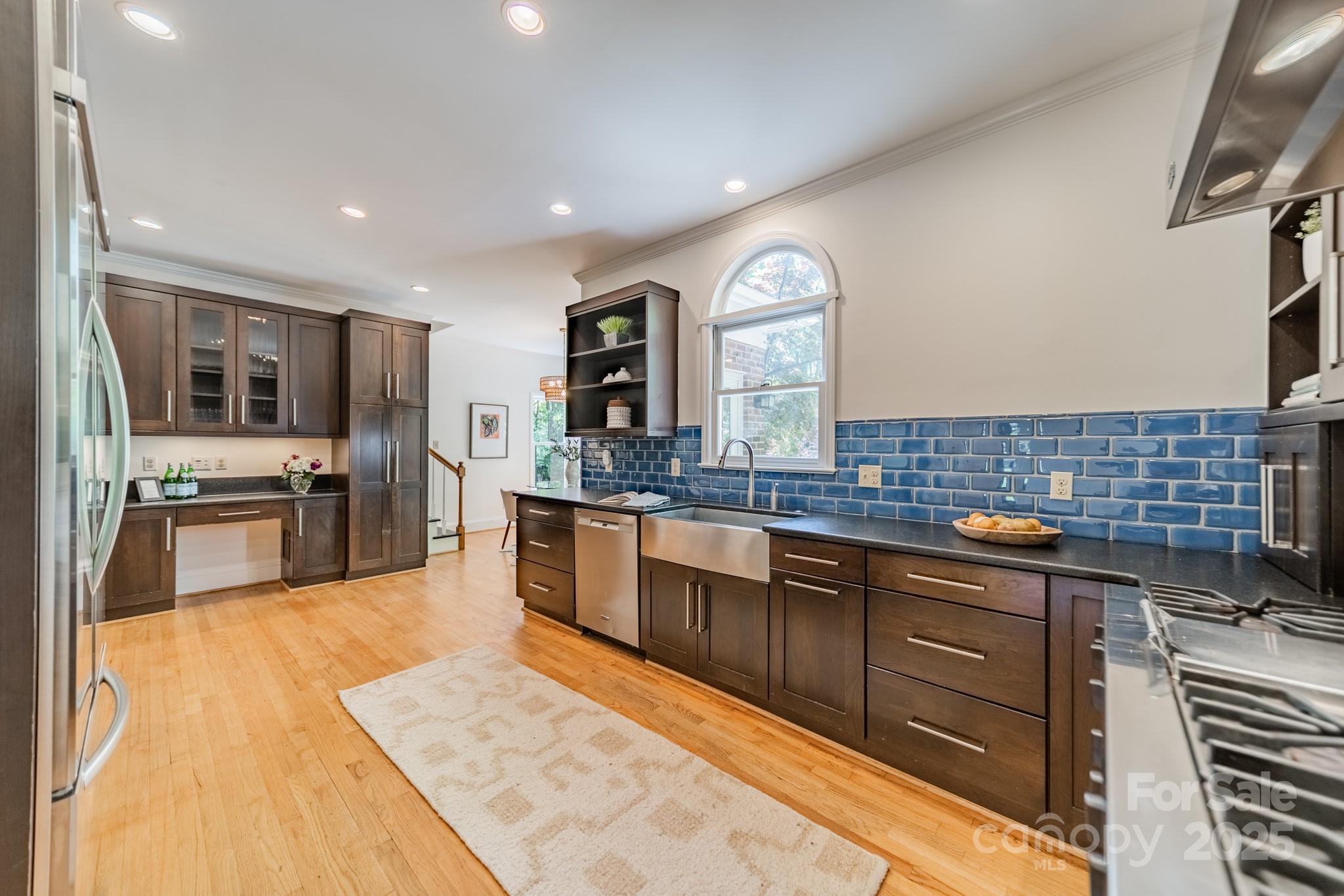 3233 Sunnymede Lane