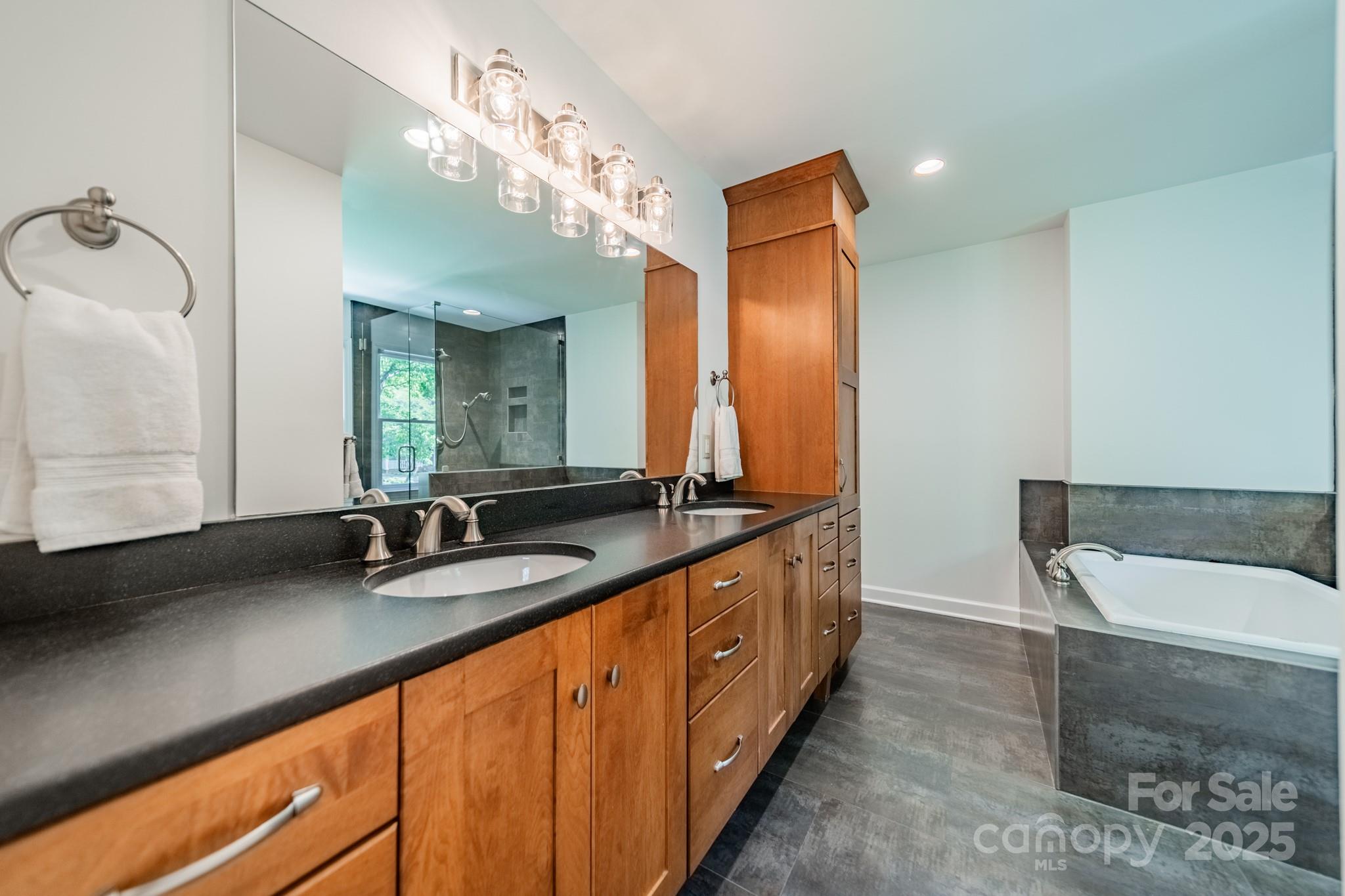 3233 Sunnymede Lane
