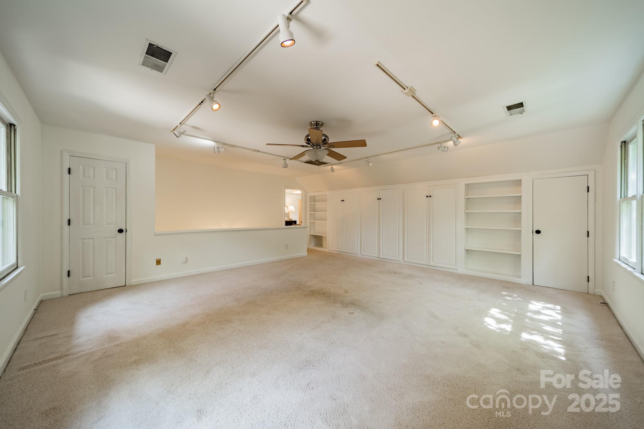 3233 Sunnymede Lane