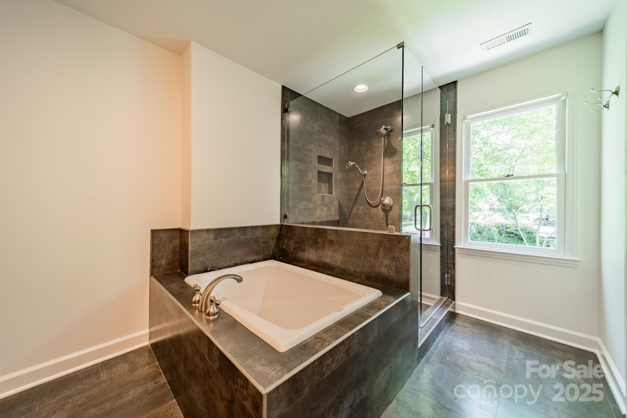 3233 Sunnymede Lane