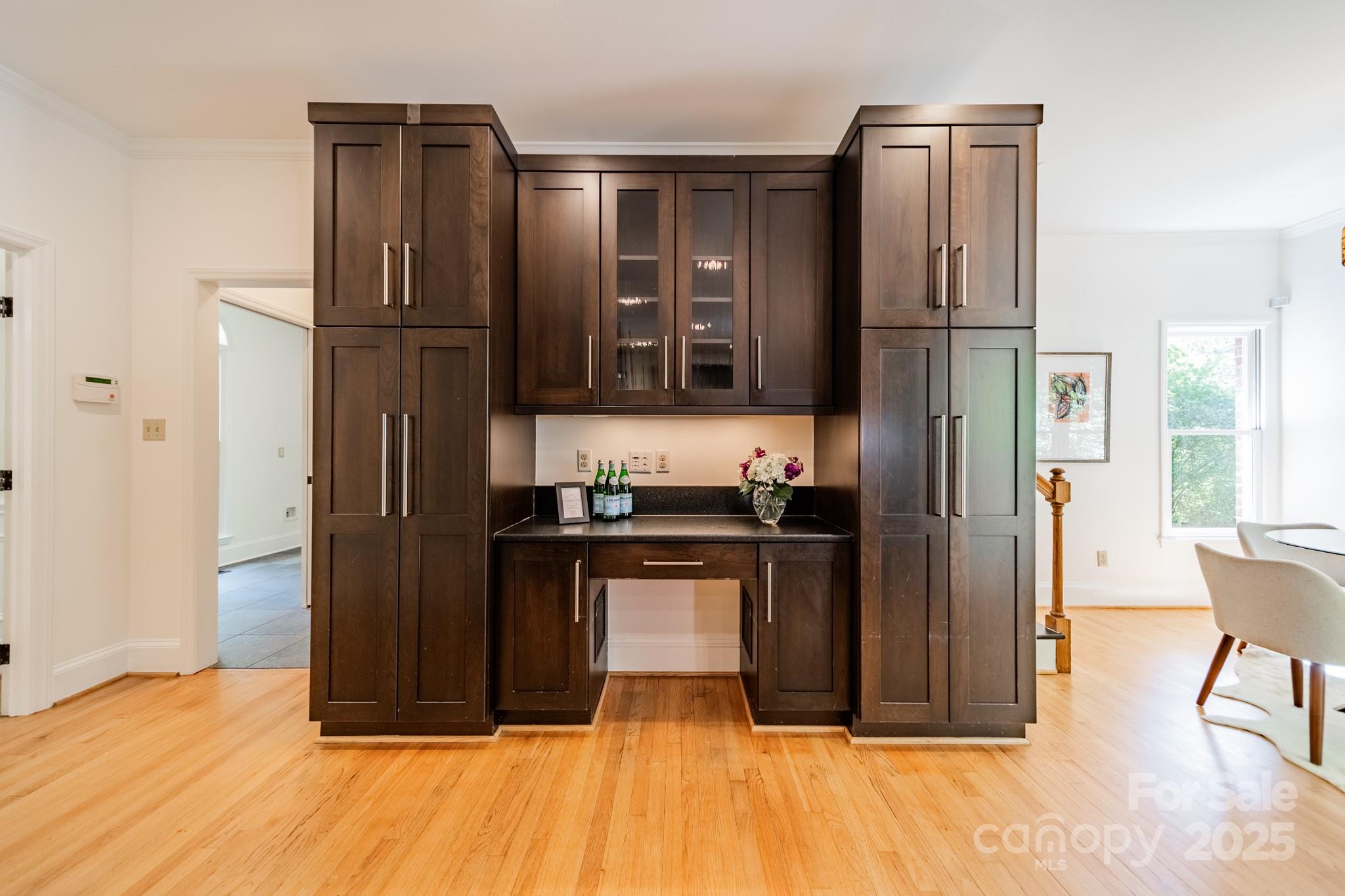 3233 Sunnymede Lane