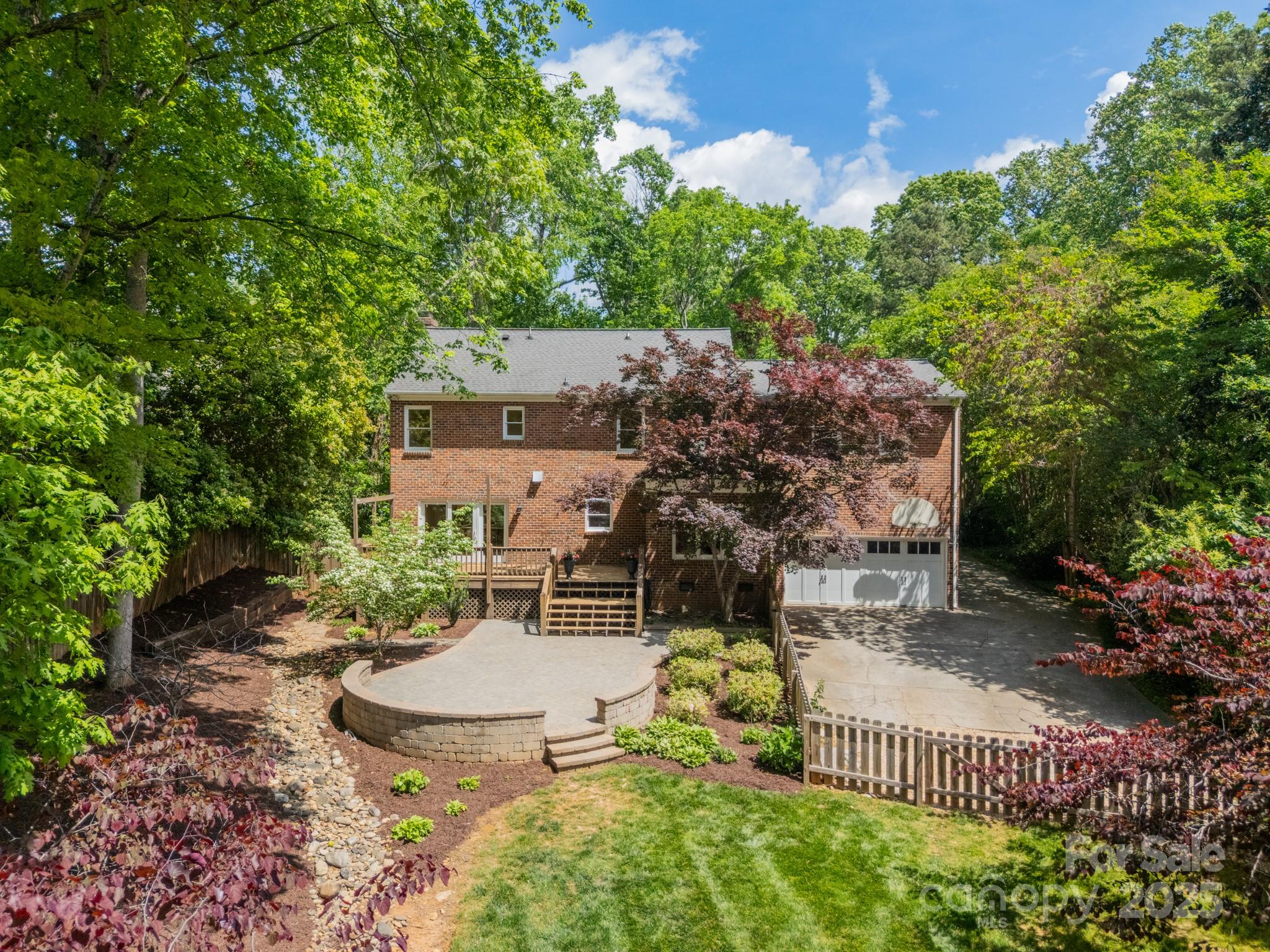 3233 Sunnymede Lane