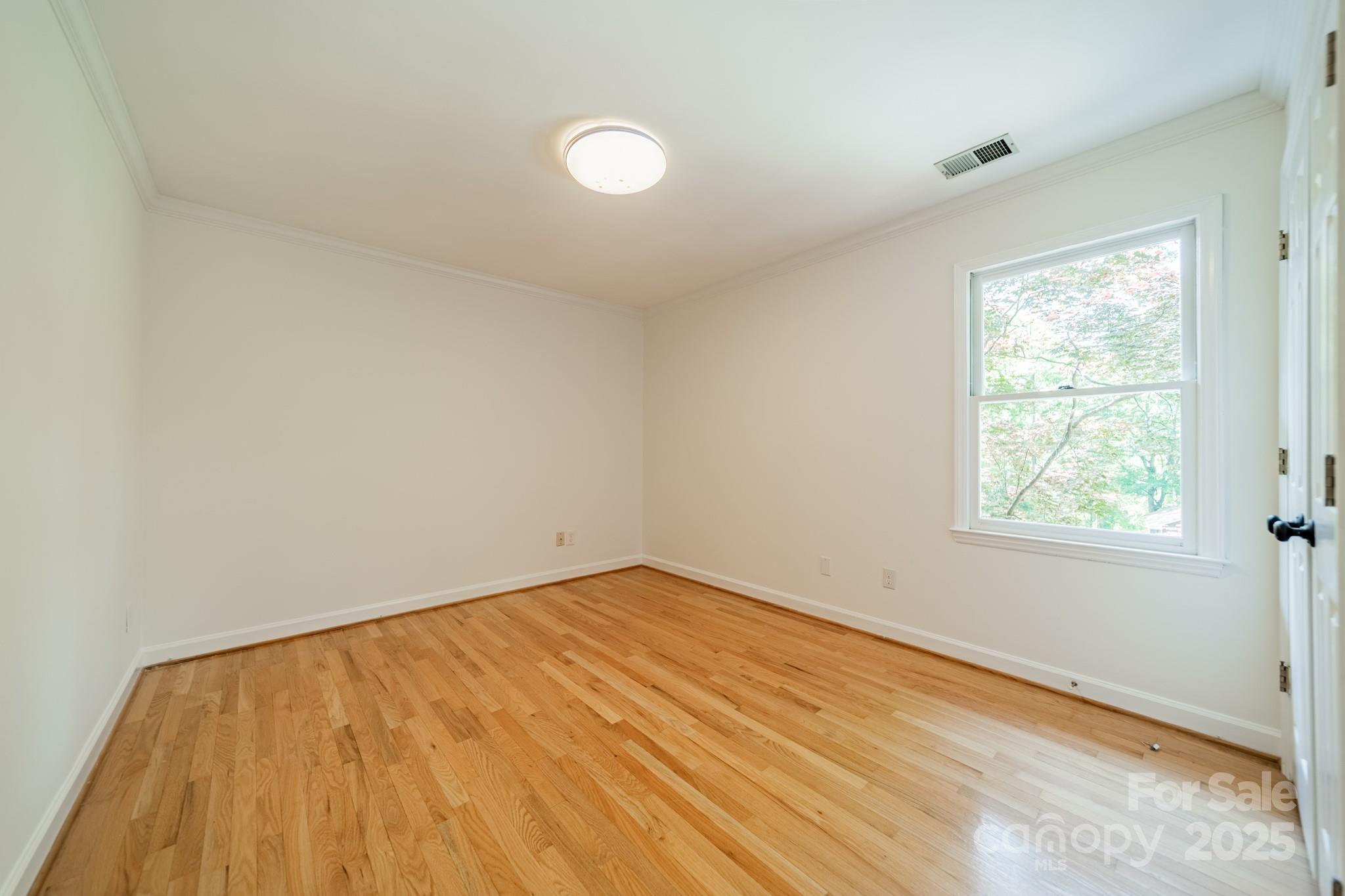 3233 Sunnymede Lane