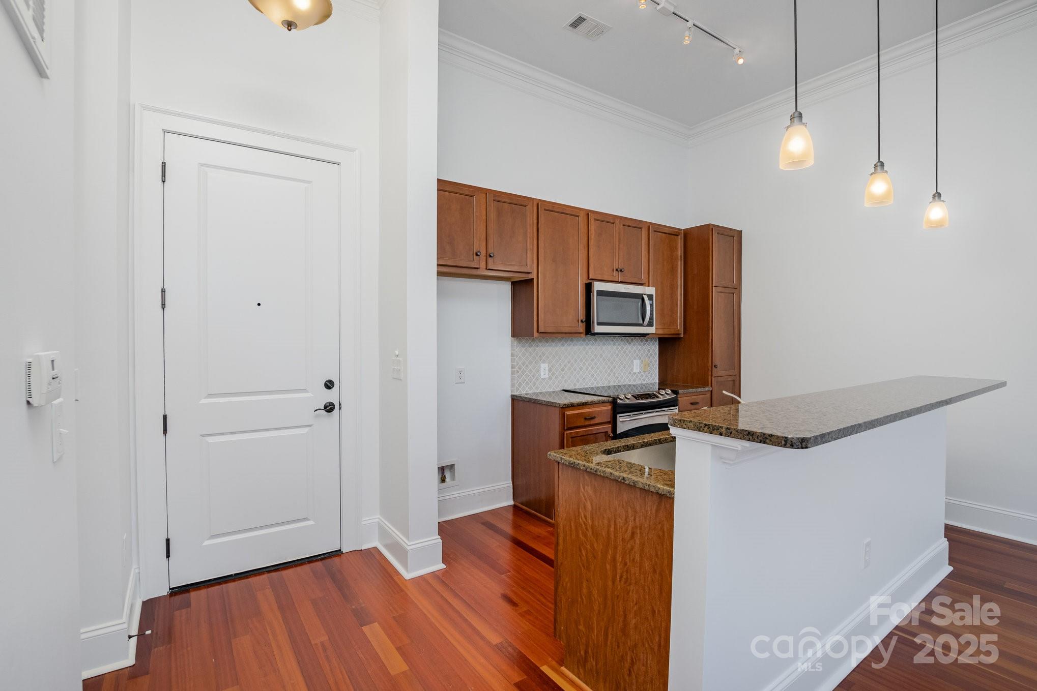 2810 Selwyn Avenue Unit: 410
