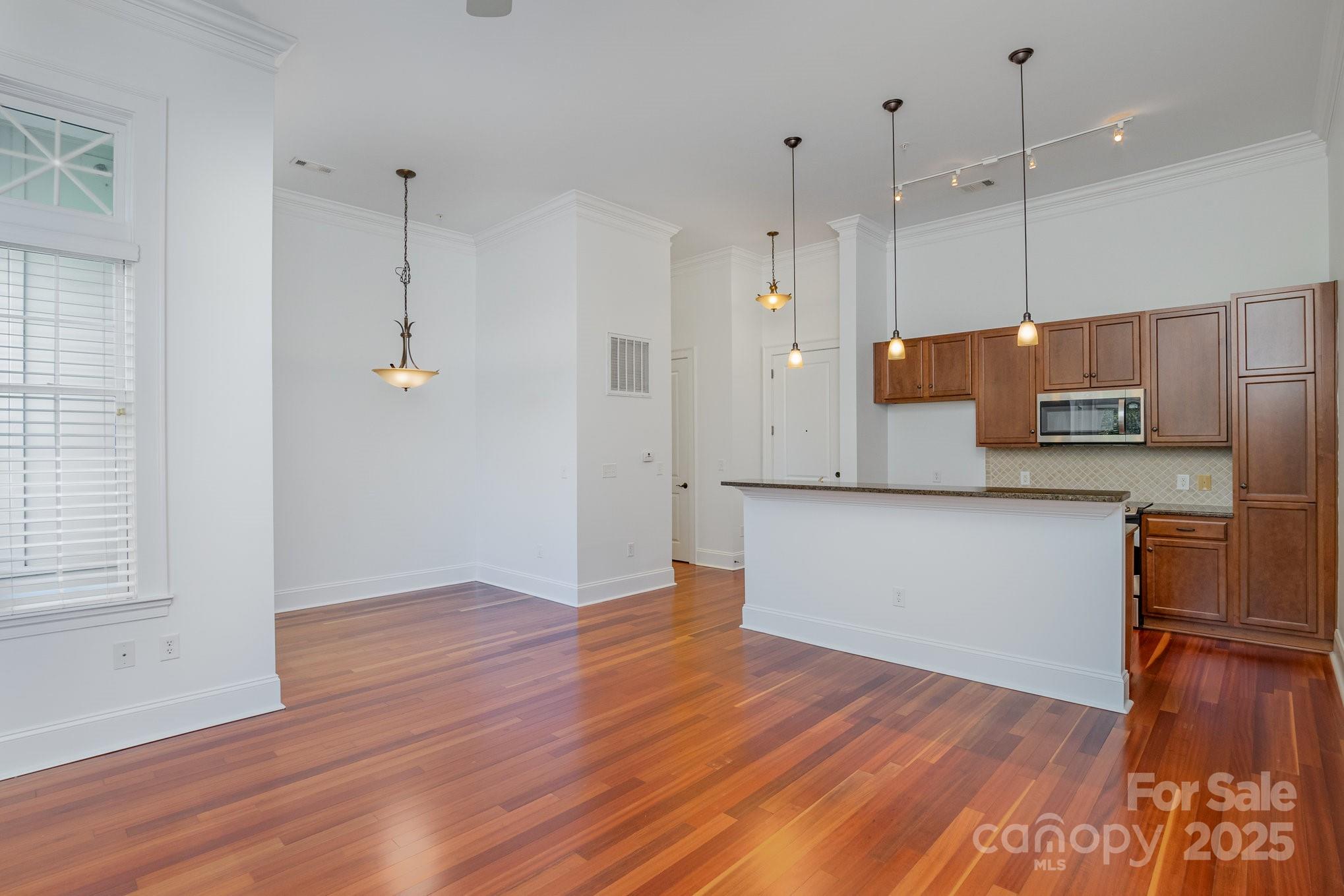 2810 Selwyn Avenue Unit: 410