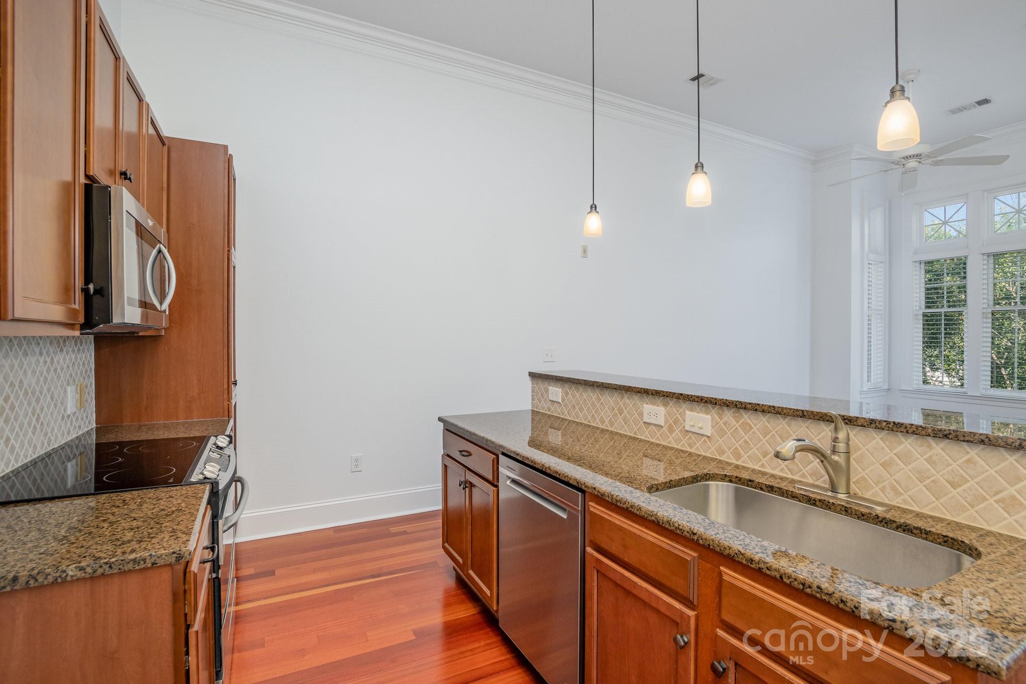 2810 Selwyn Avenue Unit: 410