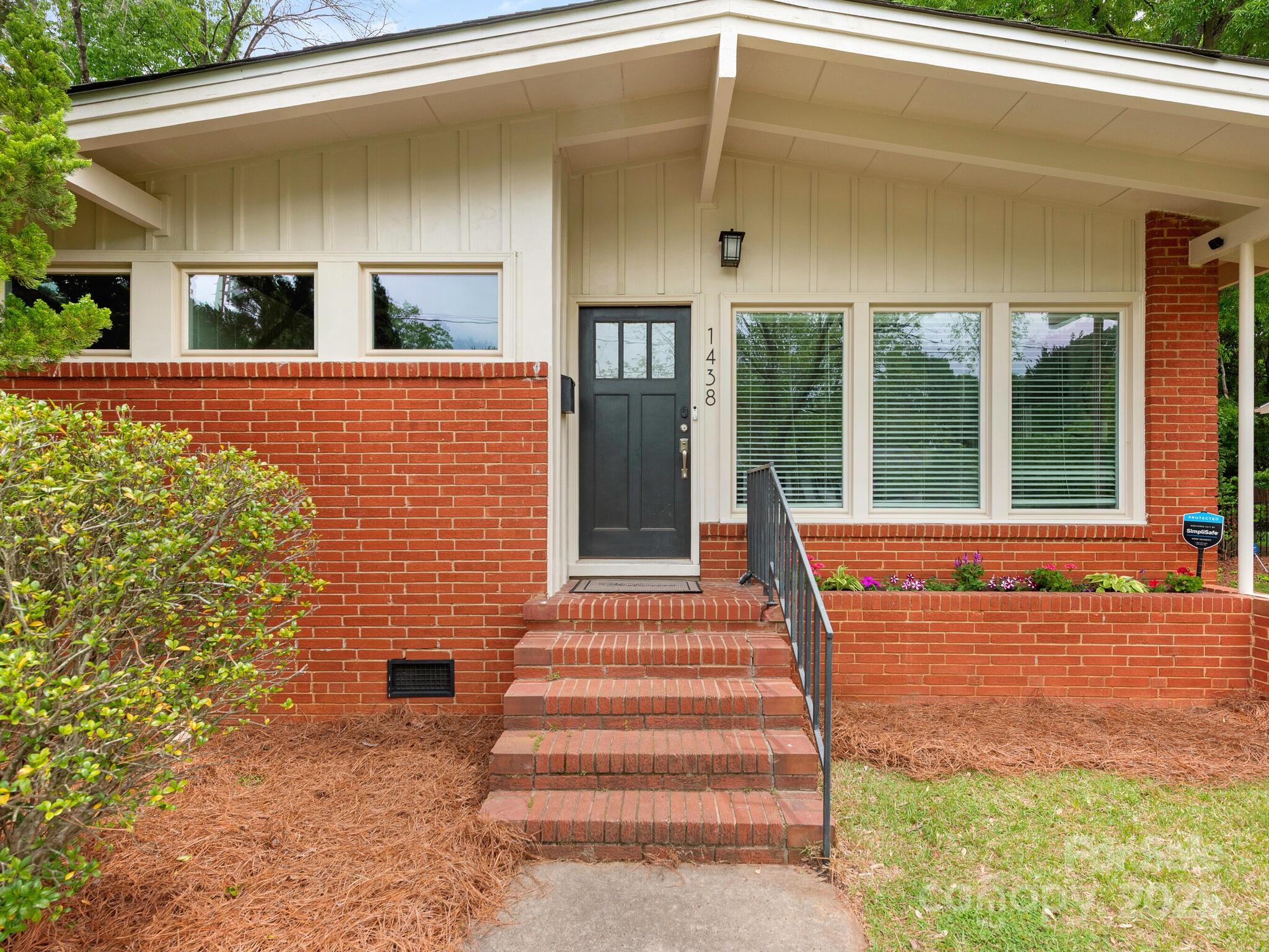 1438 Larkfield Lane