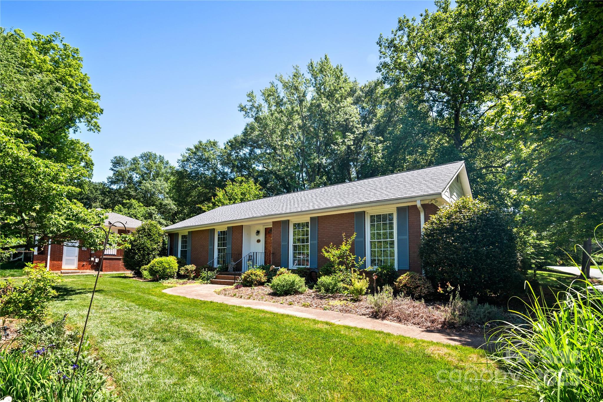 2100 Stonewood Drive
