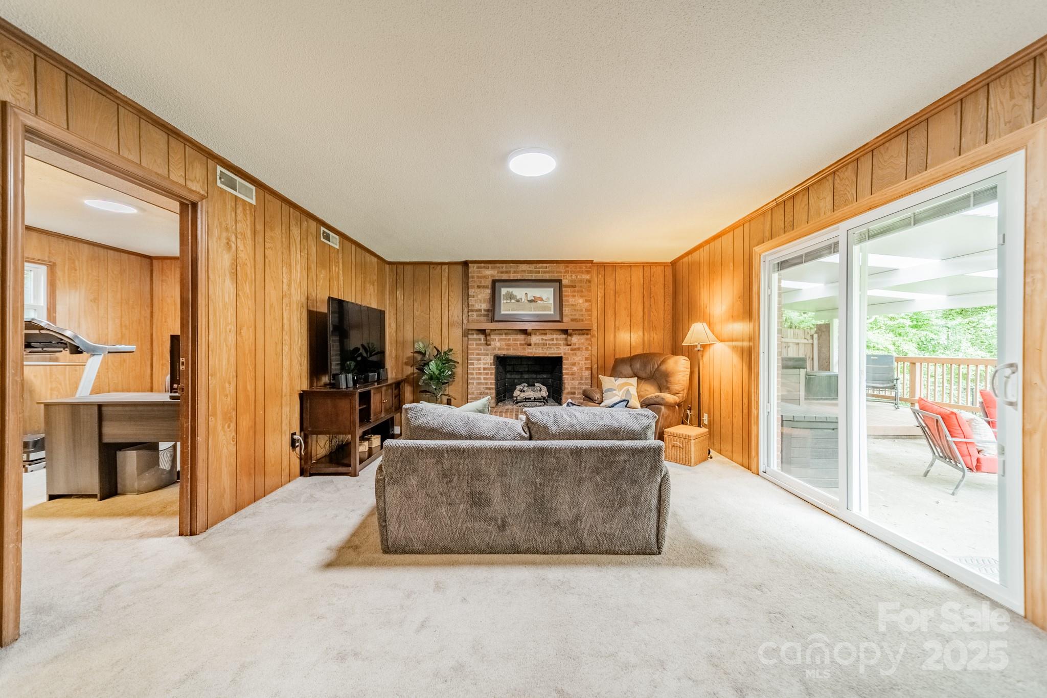 178 Woodland Drive SW