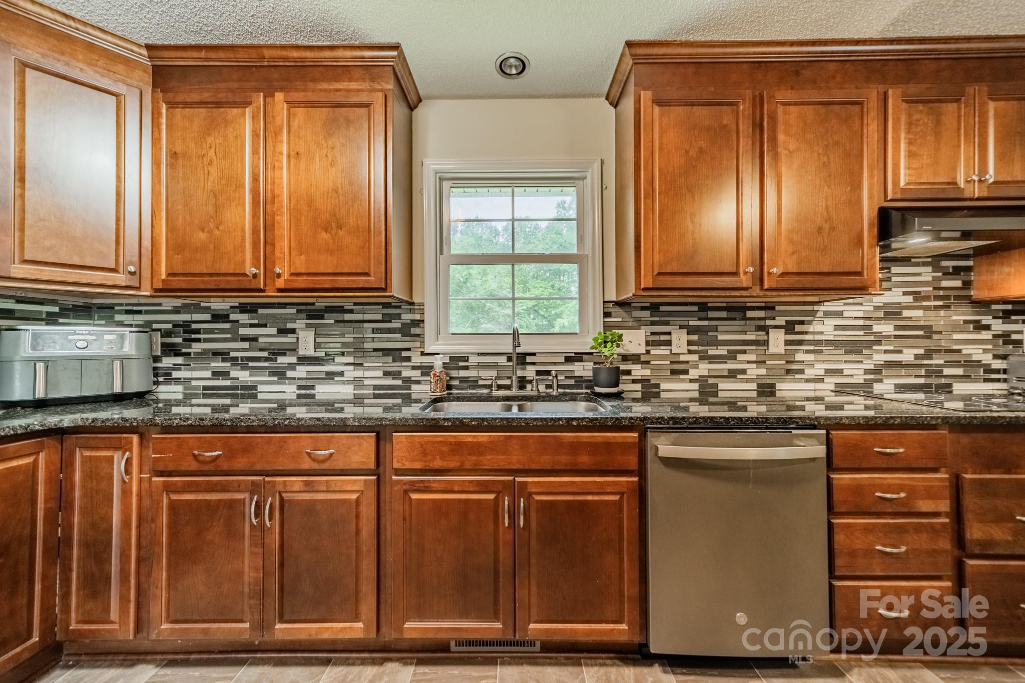 178 Woodland Drive SW